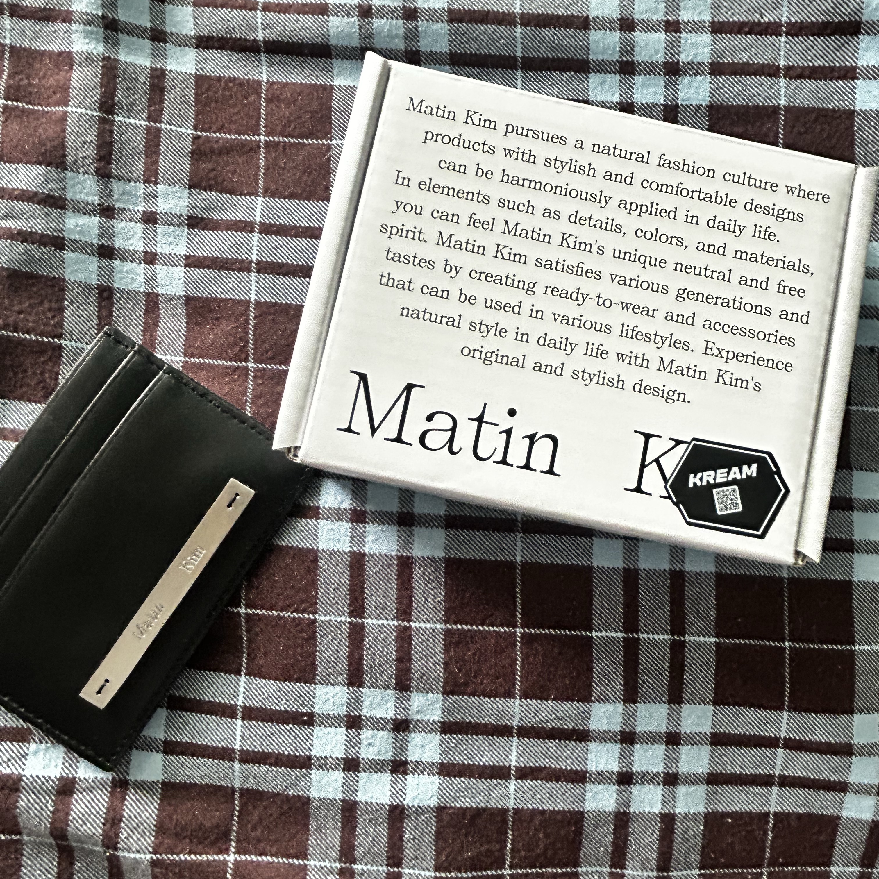 Matin Kim Vintage Card Wallet Black 착용 스타일