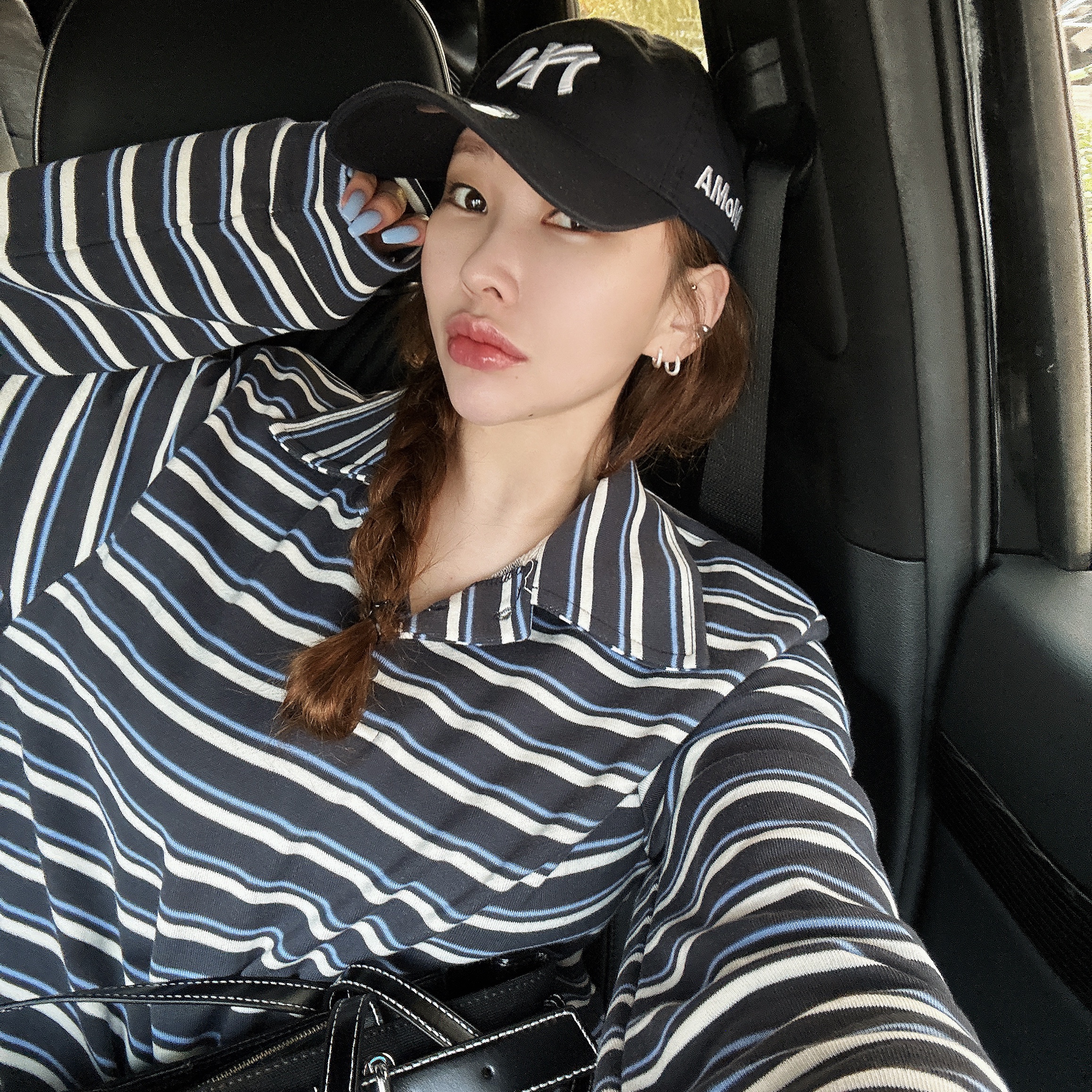 New Era x MoMA New York Yankees Cap Navy 착용 스타일