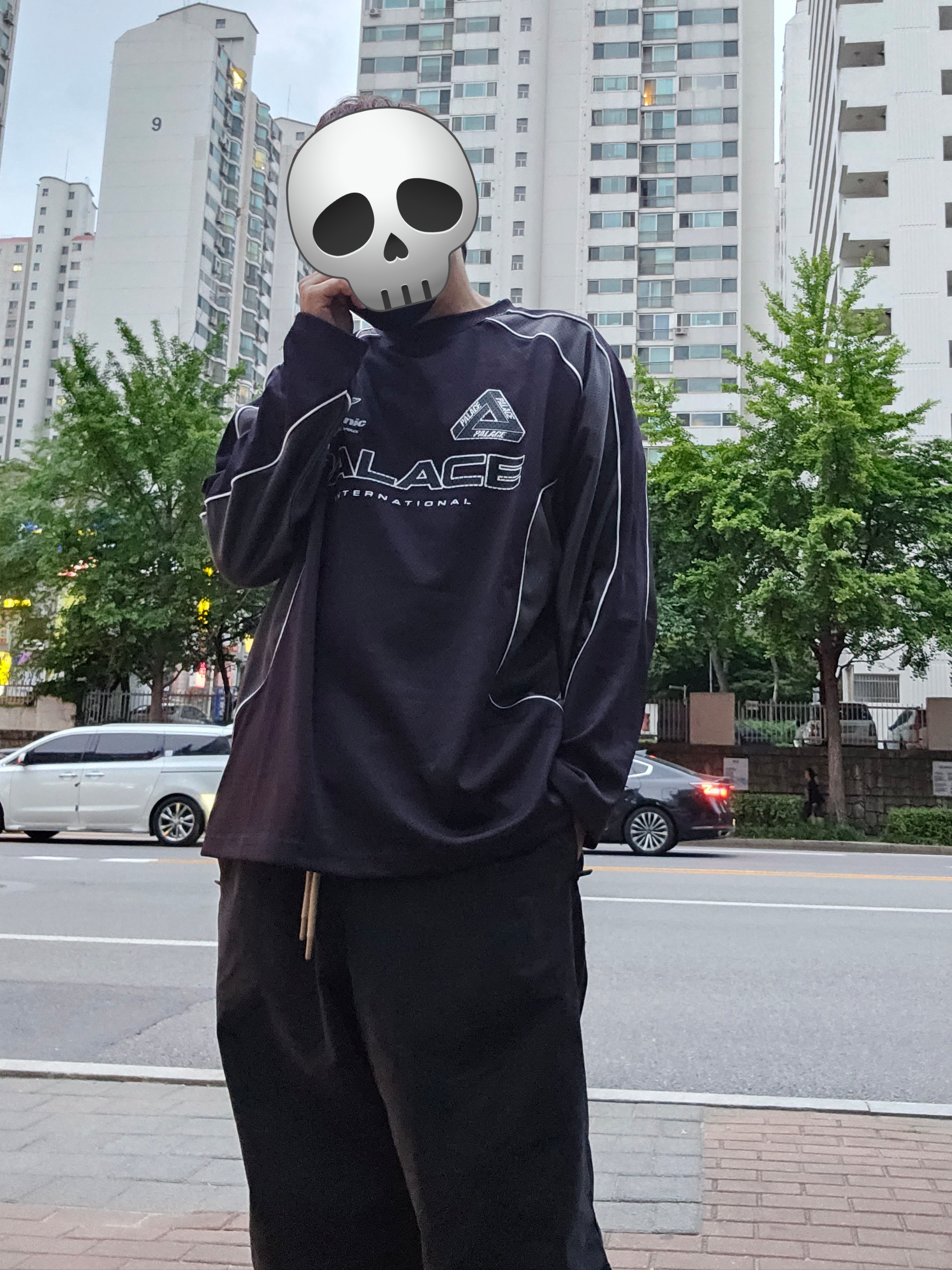 Palace Sport Mit Mesh Top Black - 24FW, Essentials The Black Collection Relaxed Trousers Black - 23SS 착용 스타일 - 2