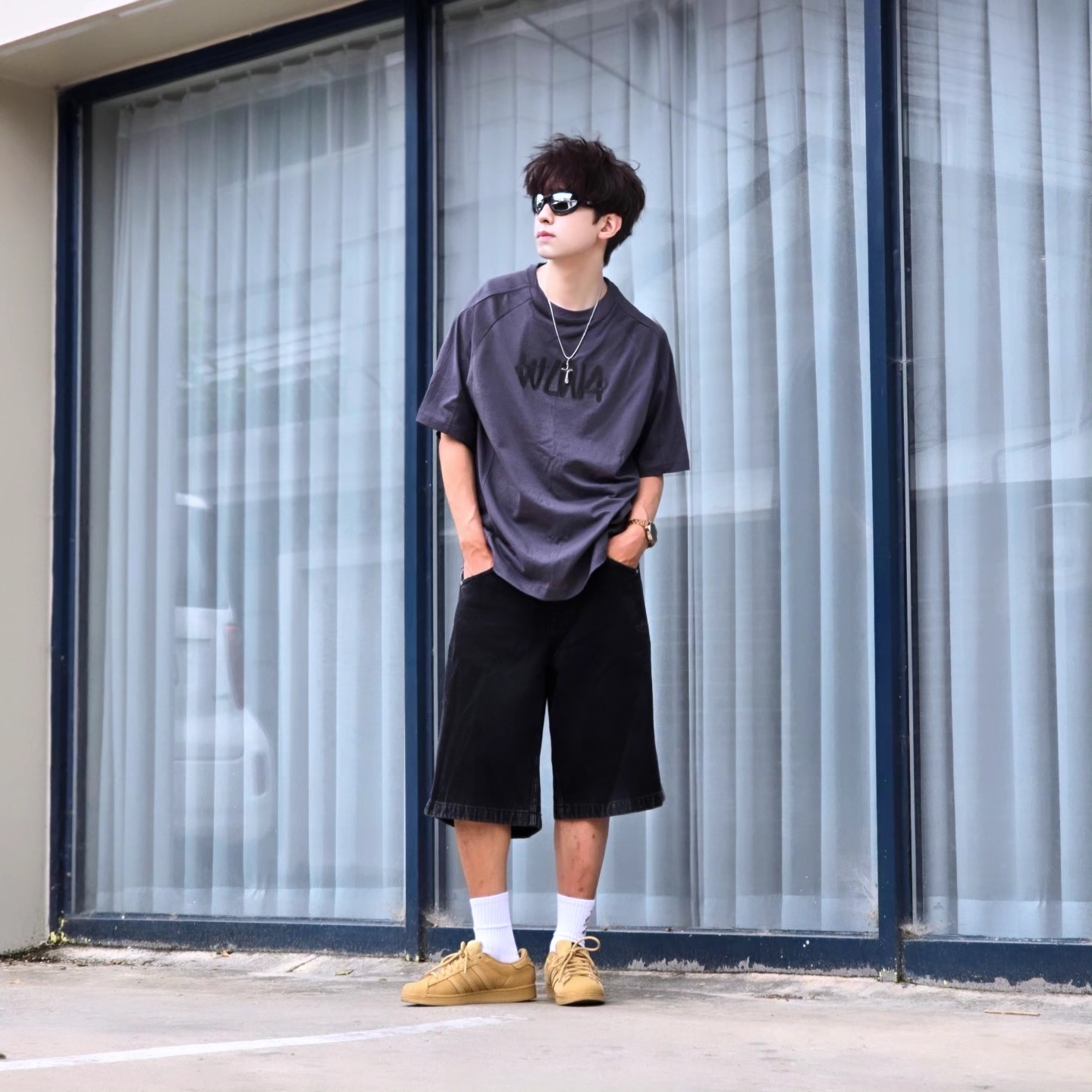 Samsung Galaxy Watch6 44mm LTE Silver (Korean Ver.), Adidas Adicolor Denim Firebird Shorts True Black Denim - KR Sizing 착용 스타일 - 2
