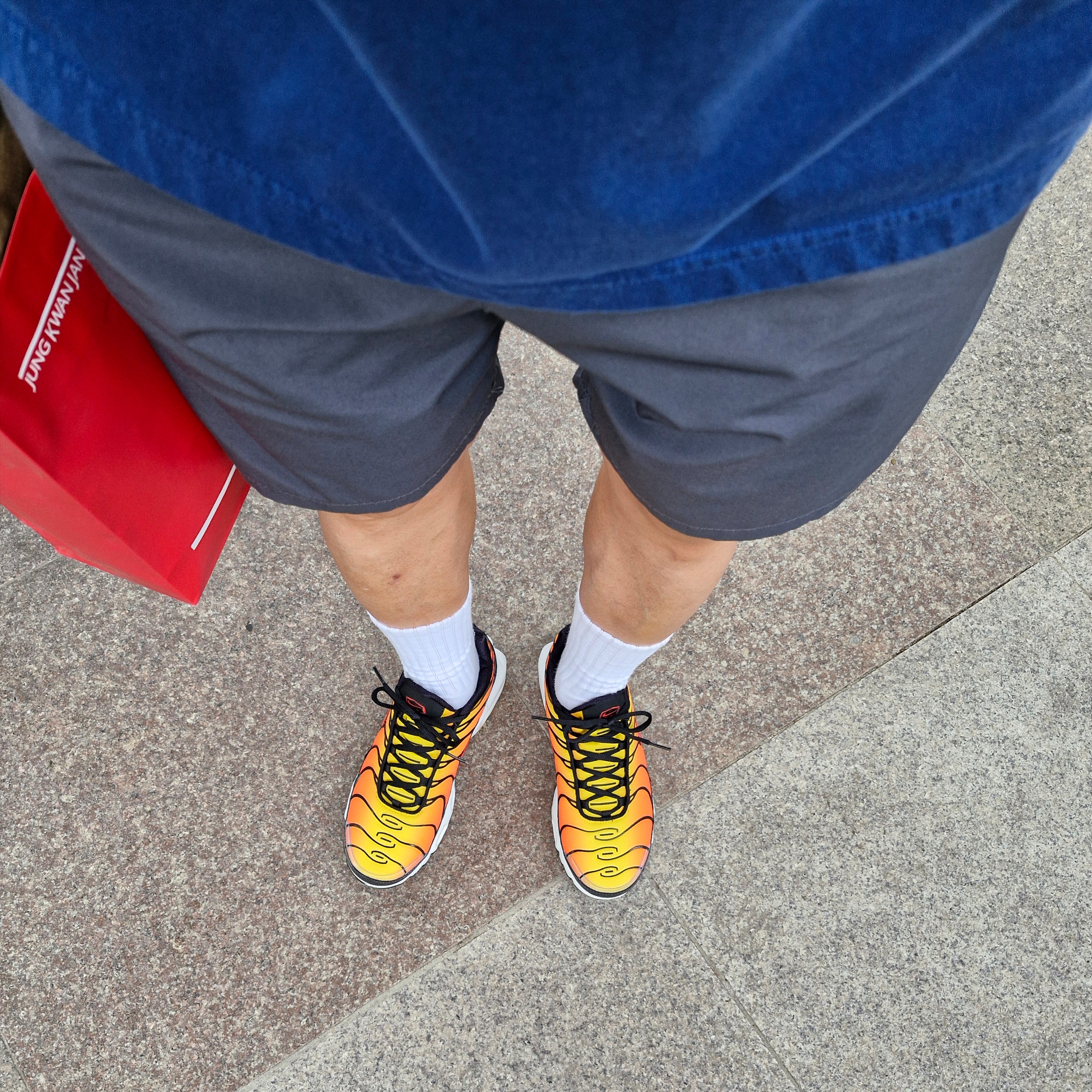 Nike Air Max Plus Bright Ceramic and Tour Yellow 착용 스타일 - 4