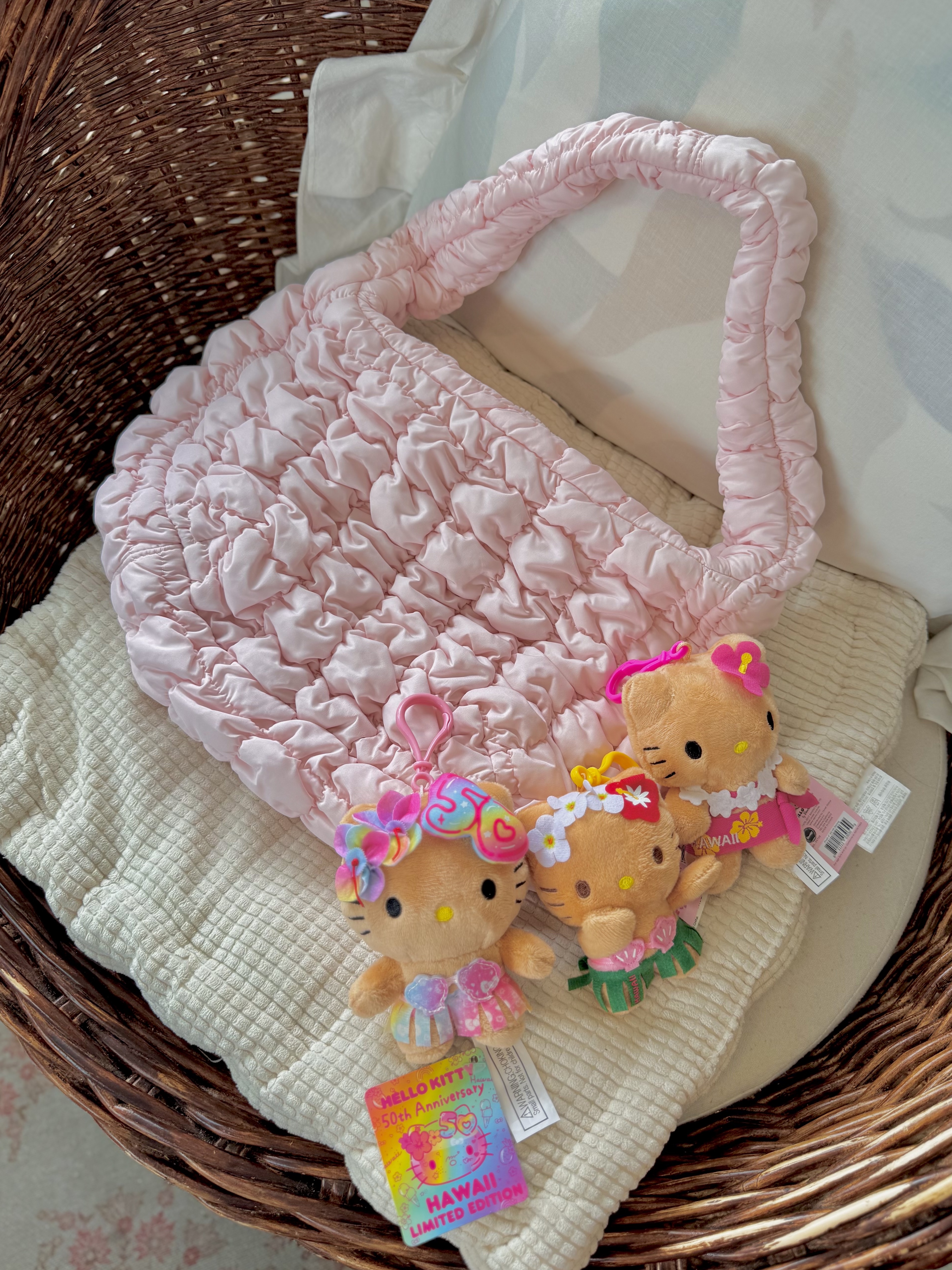 Sanrio Hello Kitty Hula Kiss 4" Hawaii Series Plush, Sanrio Hello Kitty 50th Anniversary 4" Hawaii Series Plush with Strap 착용 스타일 - 4