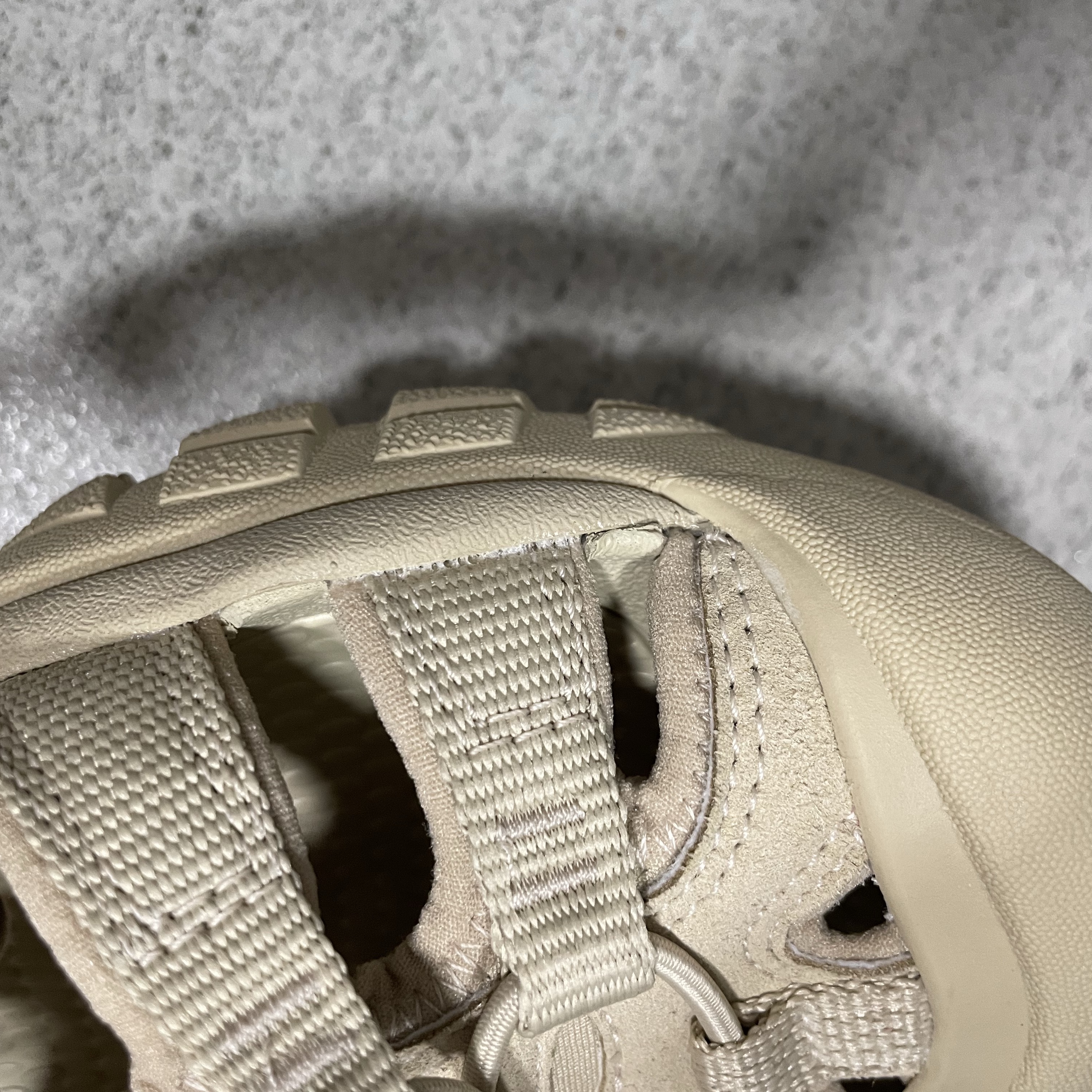 (W) Keen Newport H2 Monochrome Safari 착용 스타일 - 4