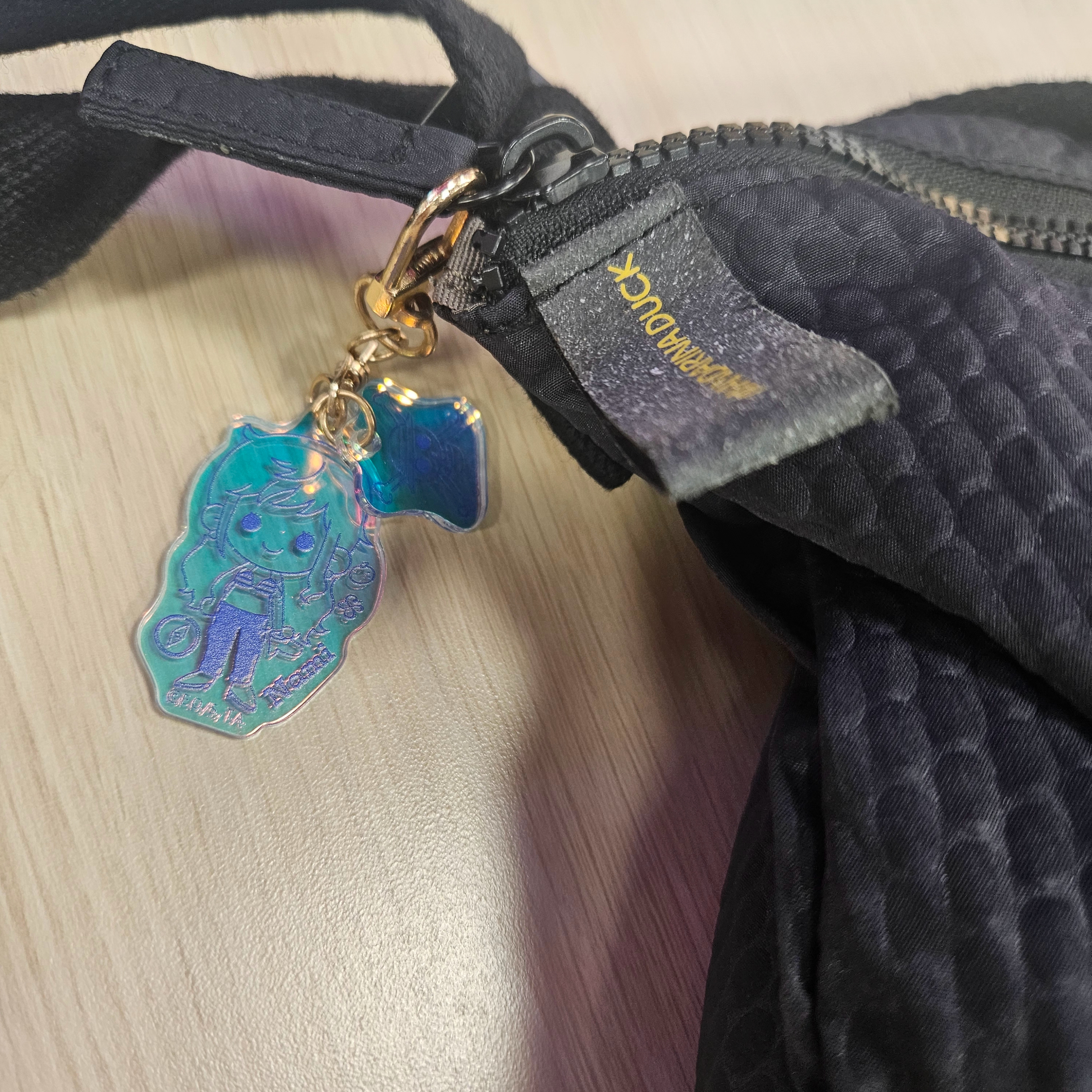 Starbucks x Lacoste Wide Folding Chair Green, Starbucks x Lacoste Multiple Bag Ivory 착용 스타일 - 8