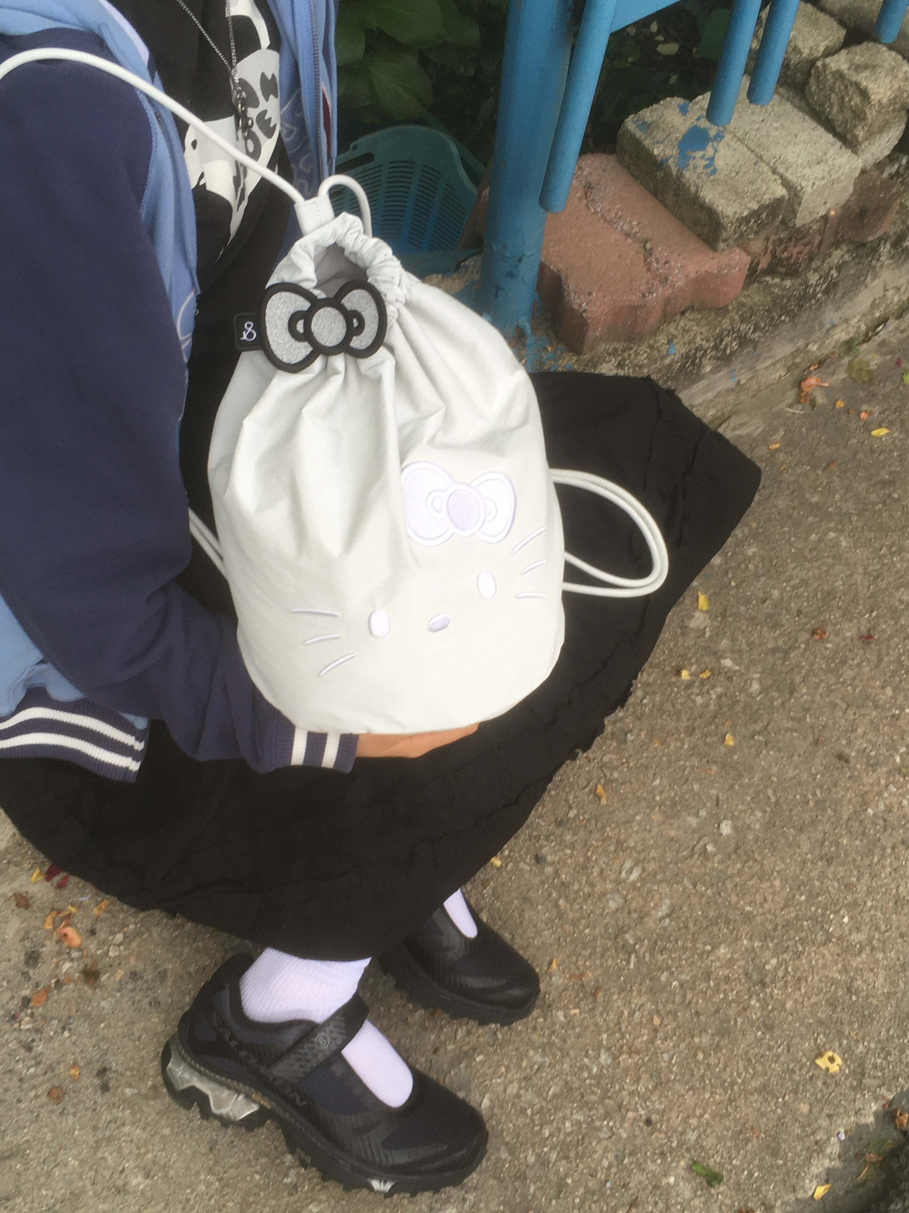 Salomon x MM6 Maison Margiela XT-Marie Jeanne Black Soft Clay, Joseph&Stacey Sleek String Backpack Hello Kitty White 착용 스타일