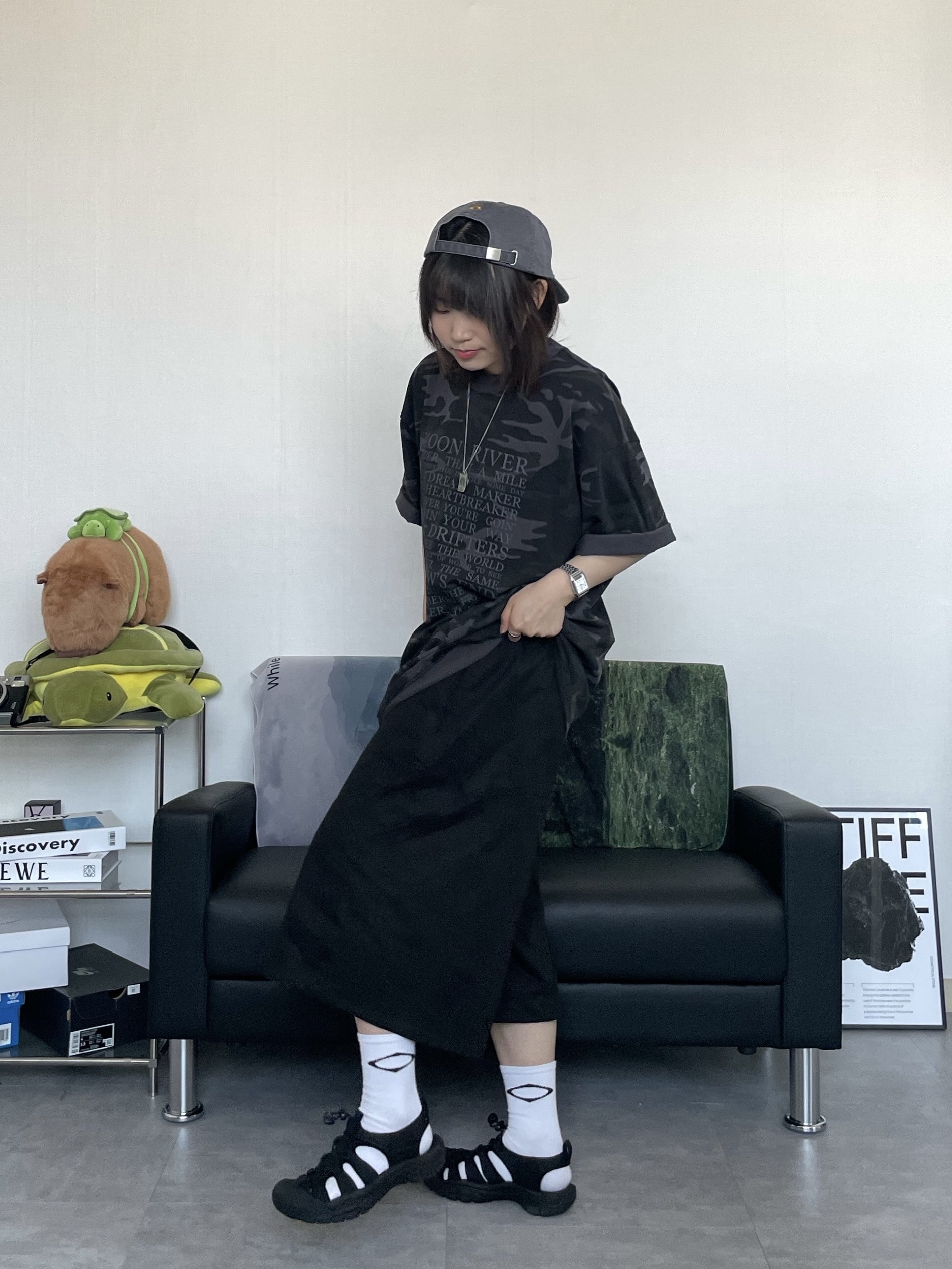 Hello Sunrise Washed OG Logo 6panel Cap Gray, (W) Keen Newport H2 Triple Black 착용 스타일 - 3