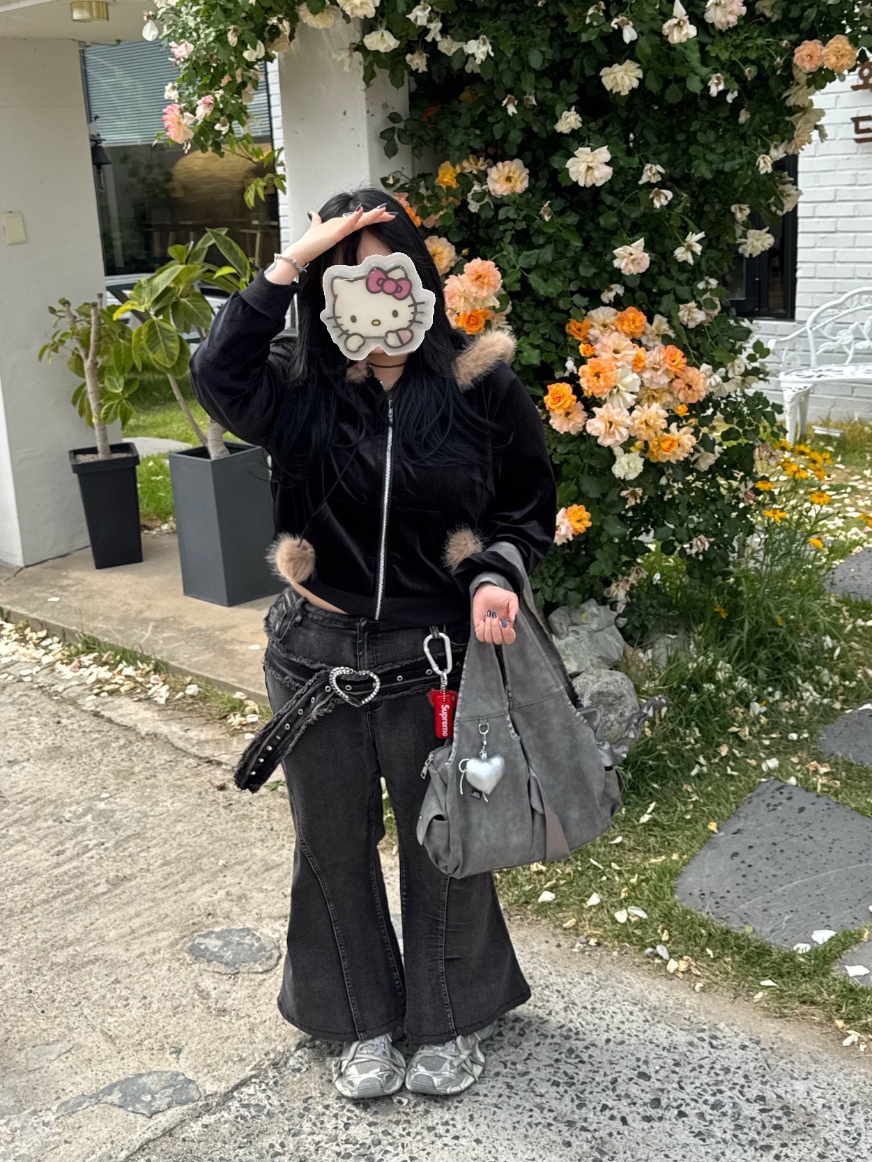 Supreme Floating Keychain Red - 23FW, Human Made Heart Keyring Red 착용 스타일 - 2