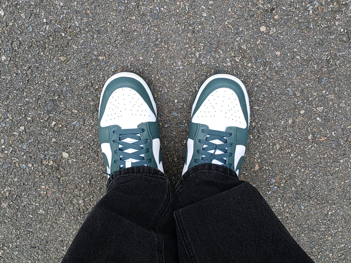 Nike Dunk Low Retro Vintage Green White 착용 스타일 - 3