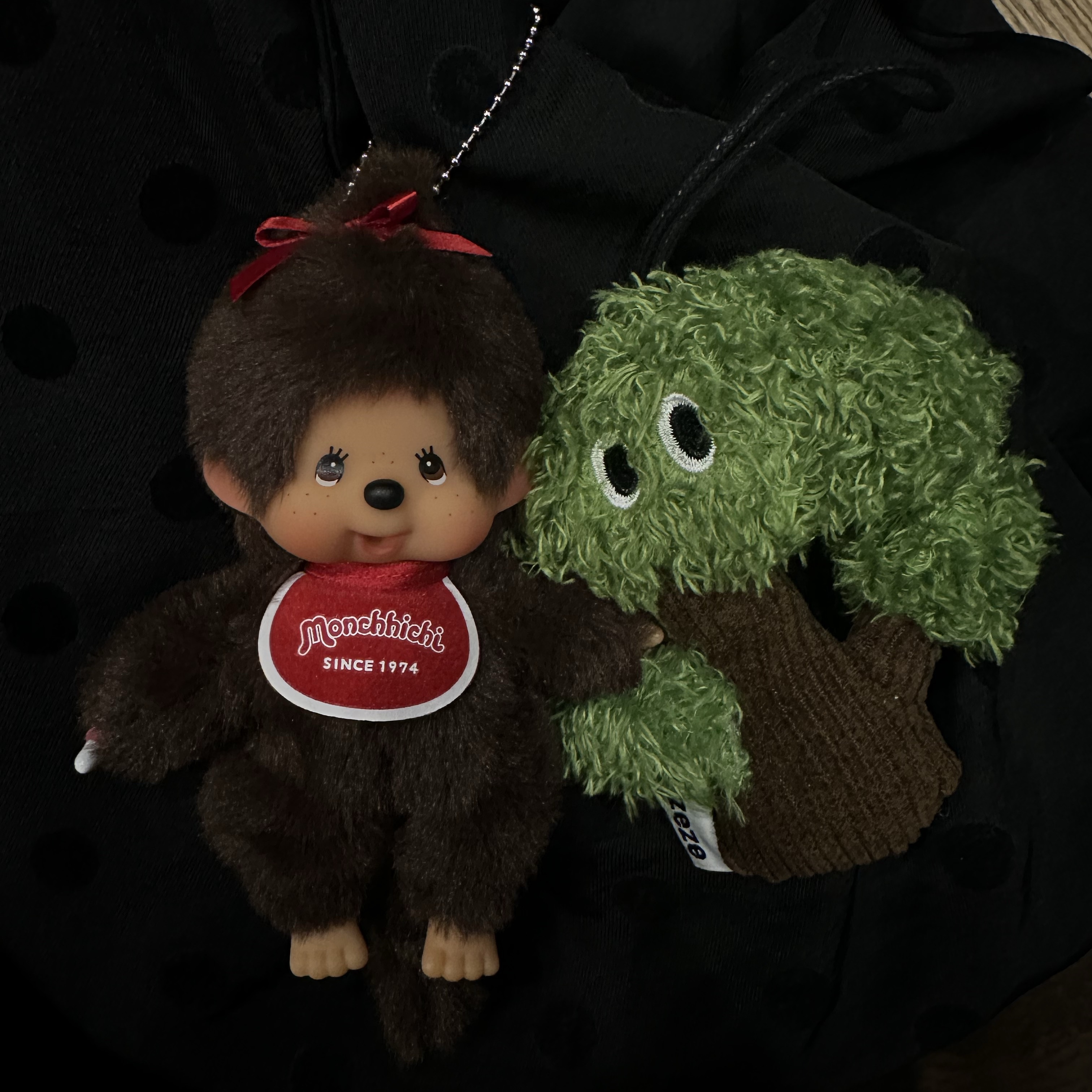 Monchhichi SS Girl Key Chain Brown 착용 스타일 - 2