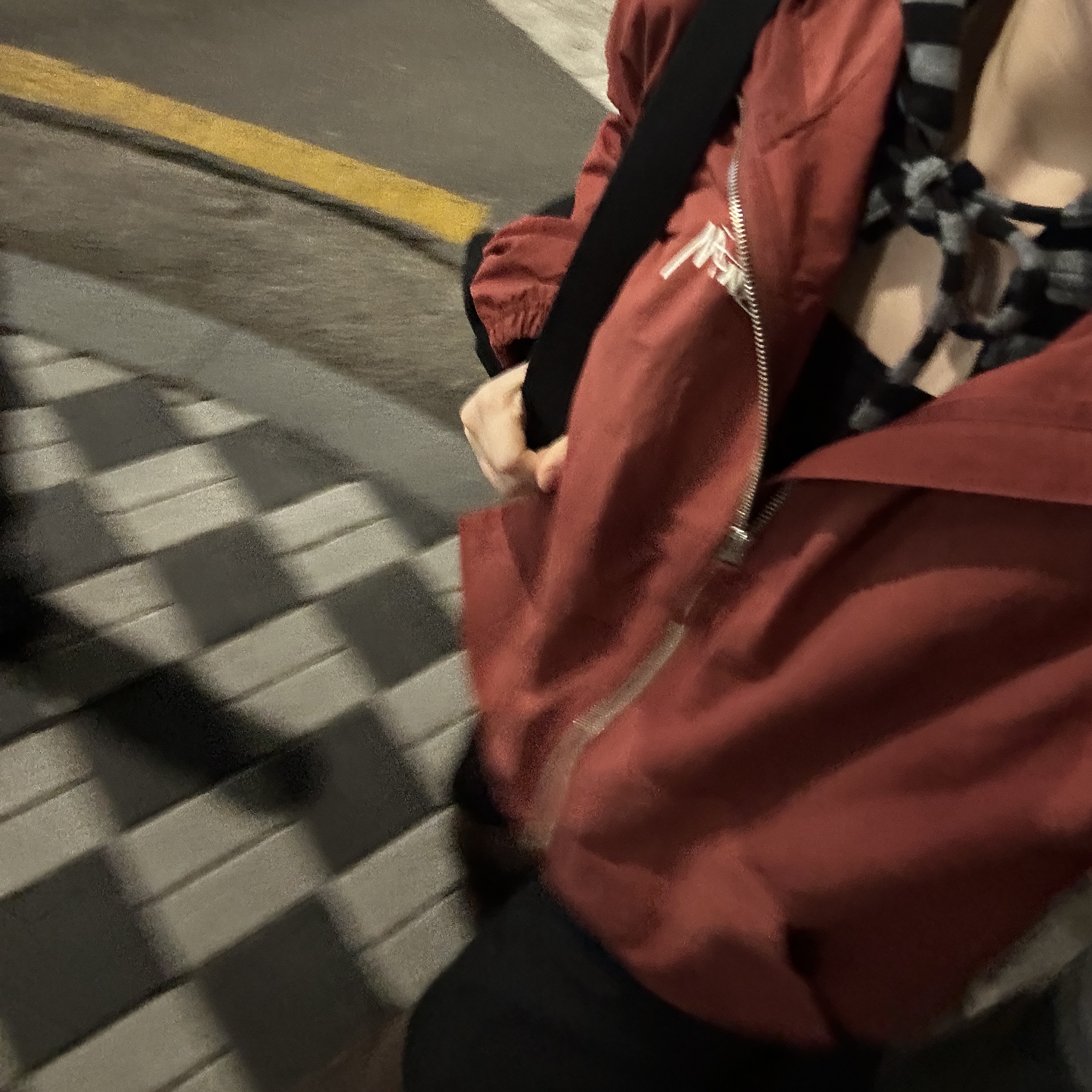 Stussy Wave Dye Beach Shell Jacket Maroon 착용 스타일