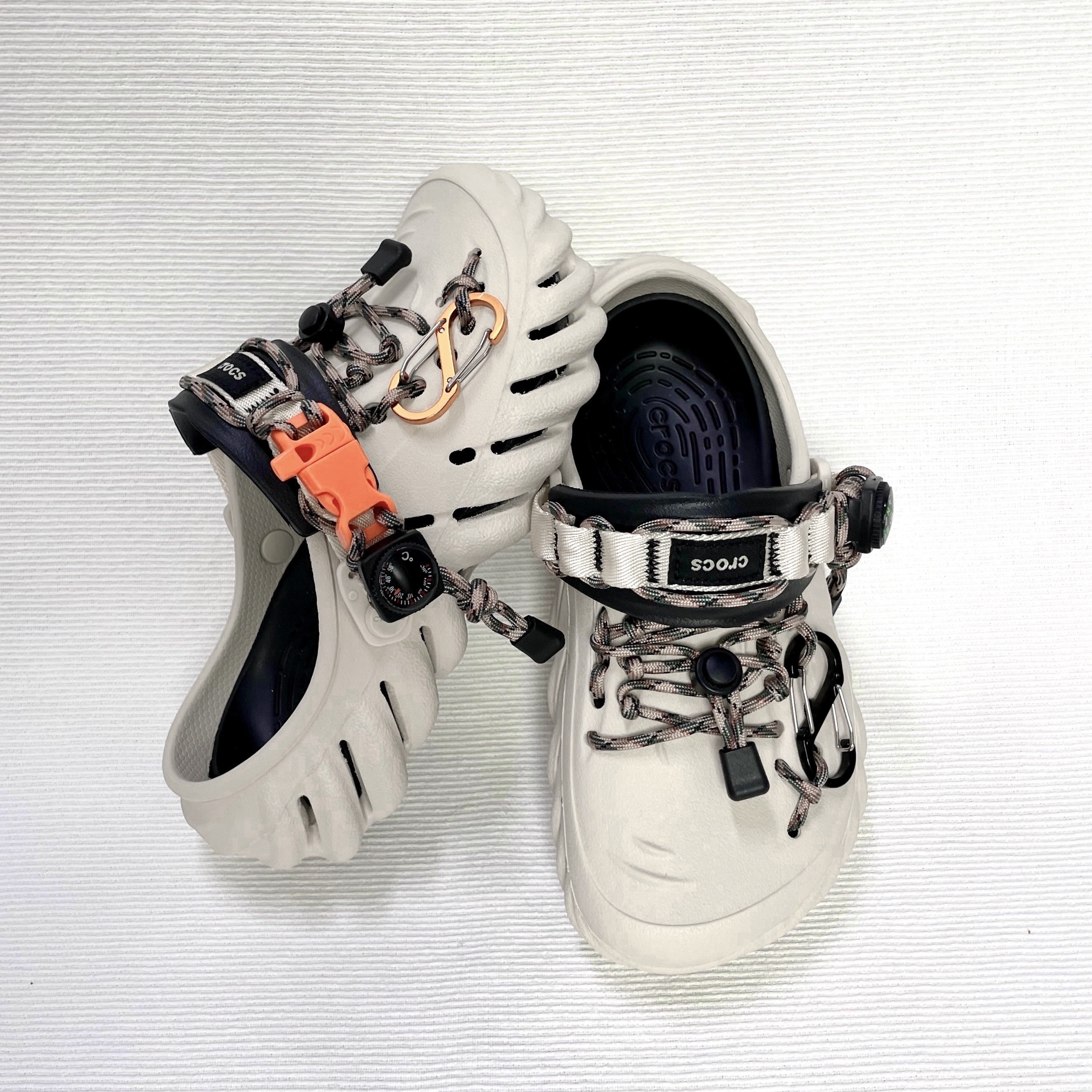 Crocs Echo Clog Bone Black 착용 스타일