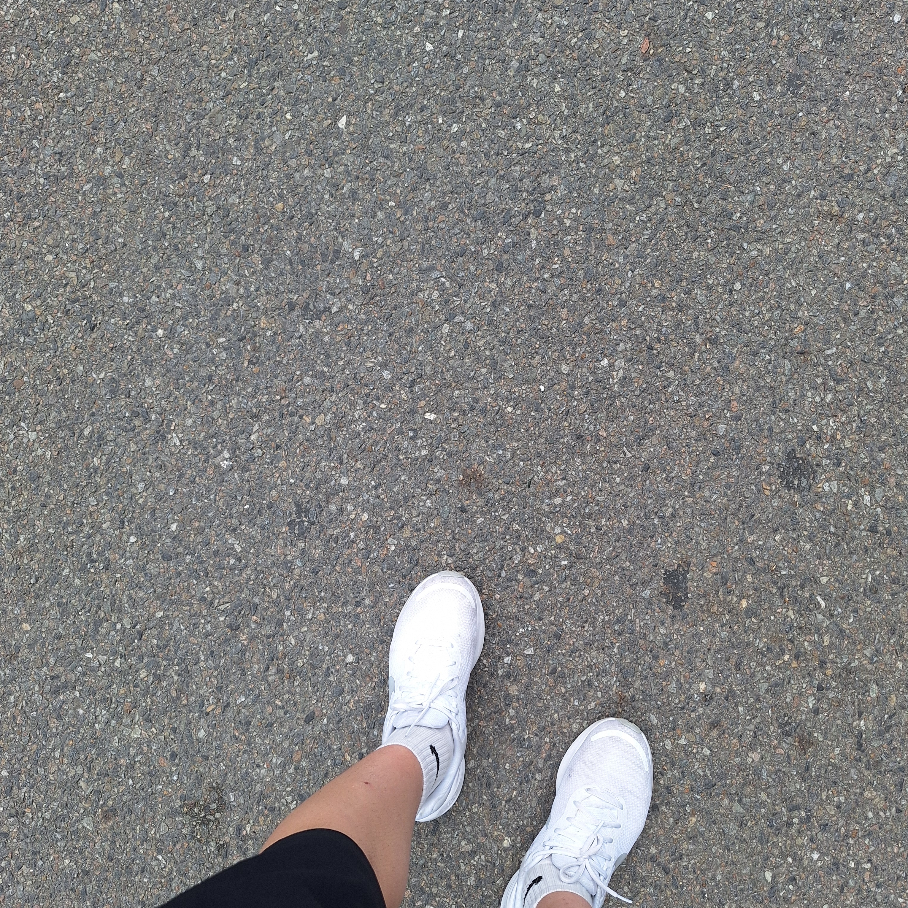 Nike Revolution 7 White 착용 스타일