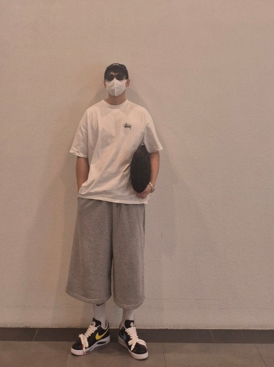 Stussy Stock Cuff Beanie Black, Stussy Basic Stussy T-Shirt White 2024, 2025 착용 스타일 - 2
