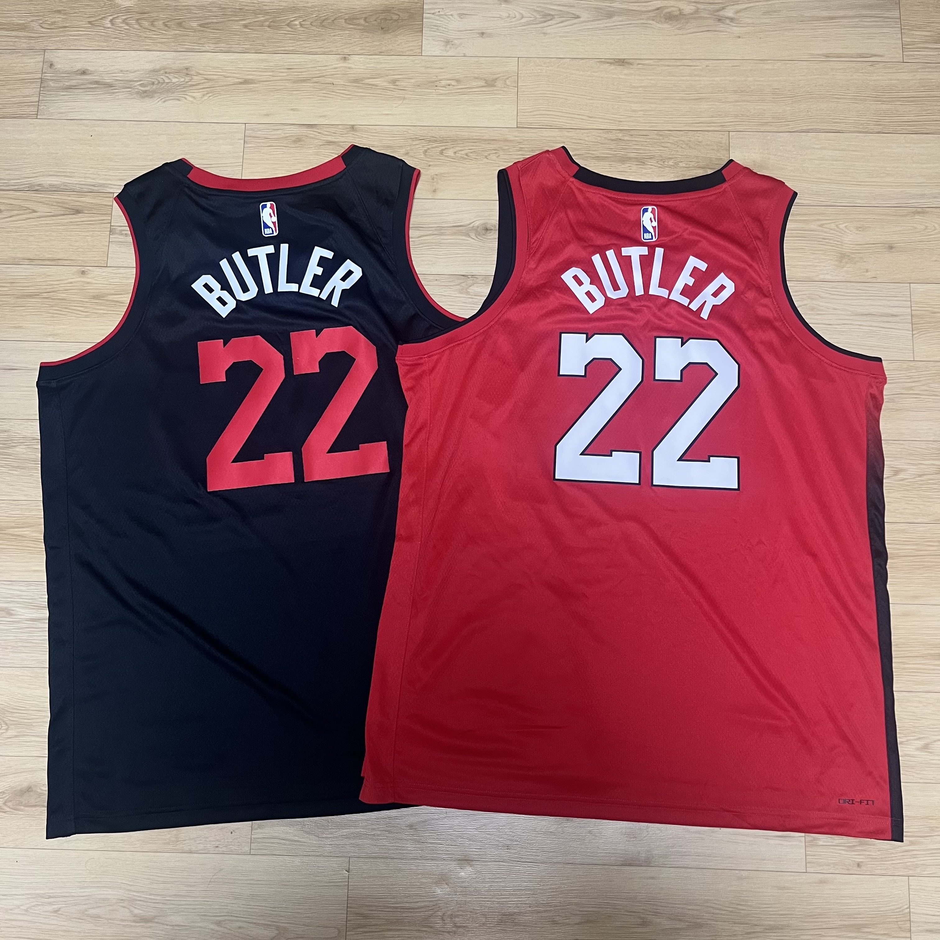 Nike Jimmy Butler Miami Heat Edition 2023/24 NBA Swingman Jersey Black 착용 스타일 - 2