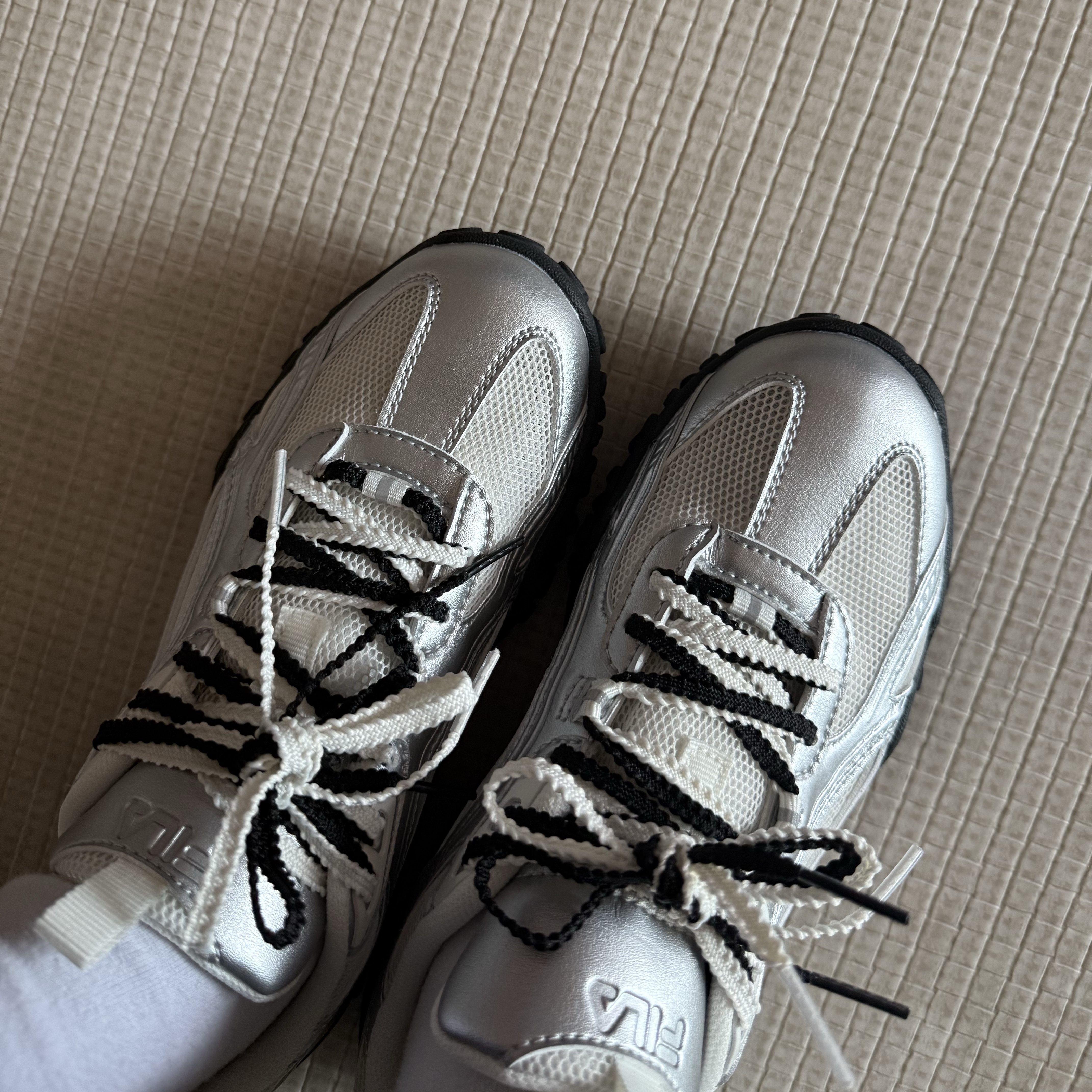 Fila Echappe MS Silver Moon 착용 스타일