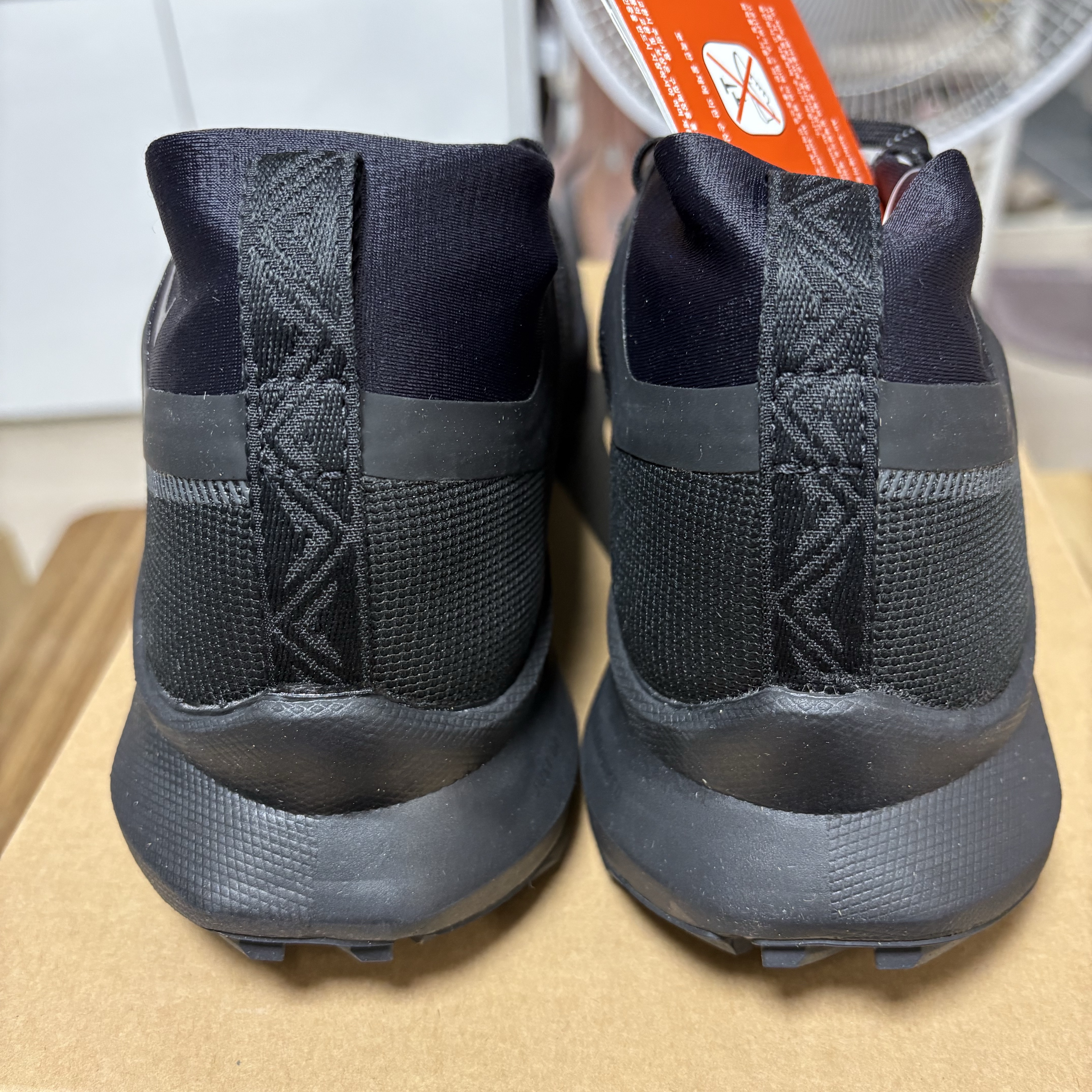 Nike Pegasus Trail 4 Gore-Tex Black Dark Grey 착용 스타일 - 5