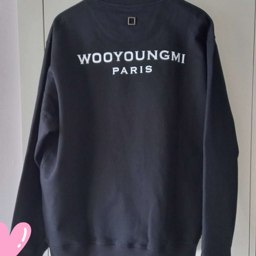 (W) Celine Triomphe Baseball Cap in Cotton Black, Wooyoungmi Cotton Back Logo T-Shirt White - 24SS 착용 스타일 - 5