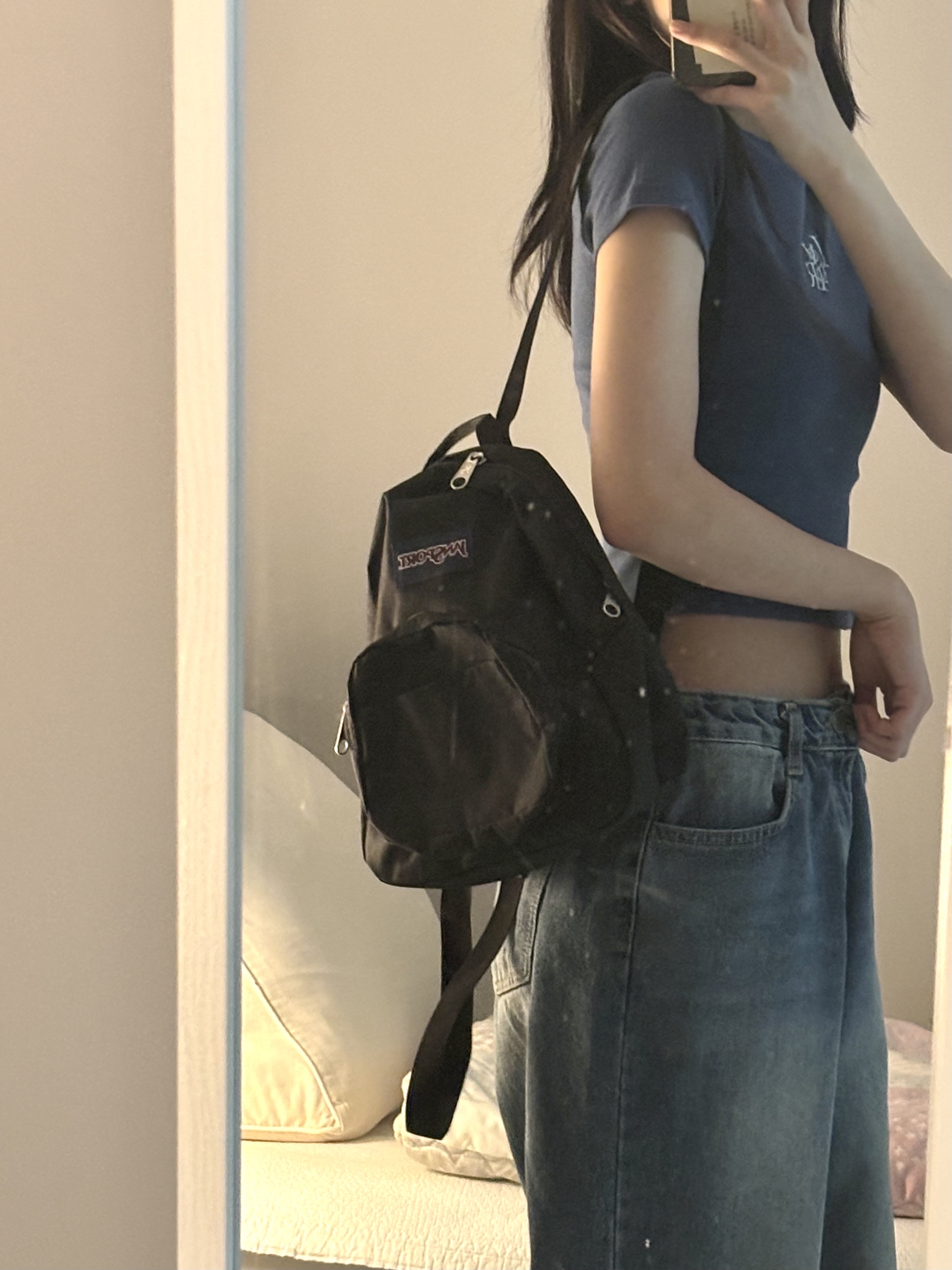 Jansport Half Pint Mini Backpack Black 착용 스타일 - 2