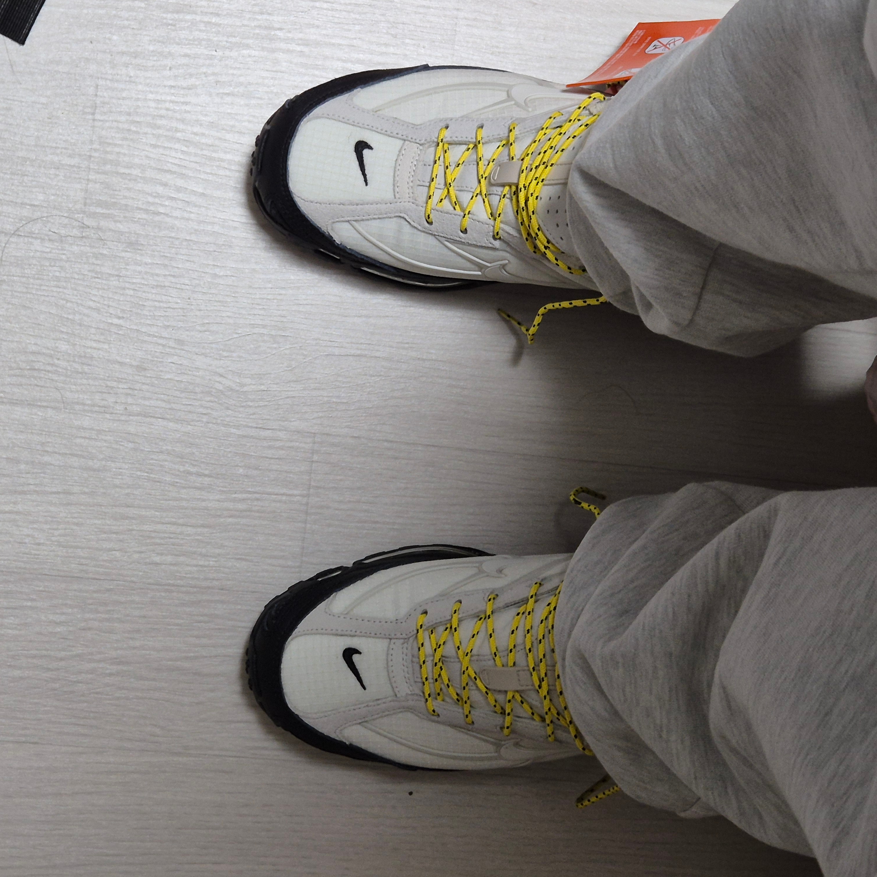 Nike Shox Ride 2 Black and Phantom 착용 스타일 - 4