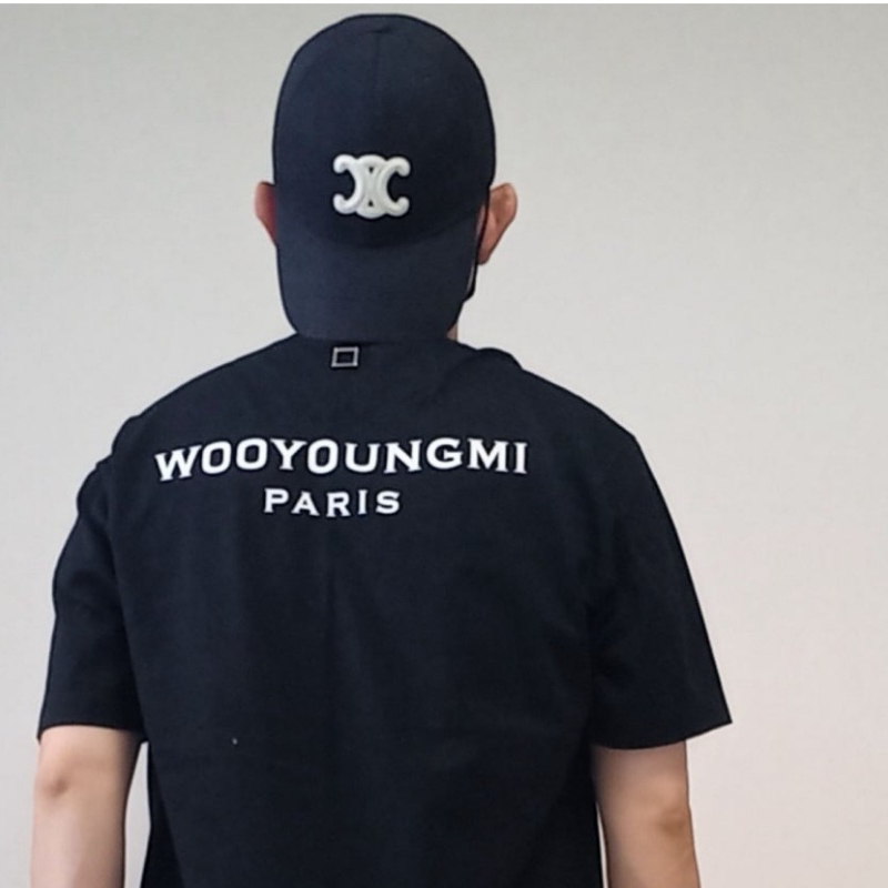 (W) Celine Triomphe Baseball Cap in Cotton Black, Wooyoungmi Cotton Back Logo T-Shirt White - 24SS 착용 스타일 - 2