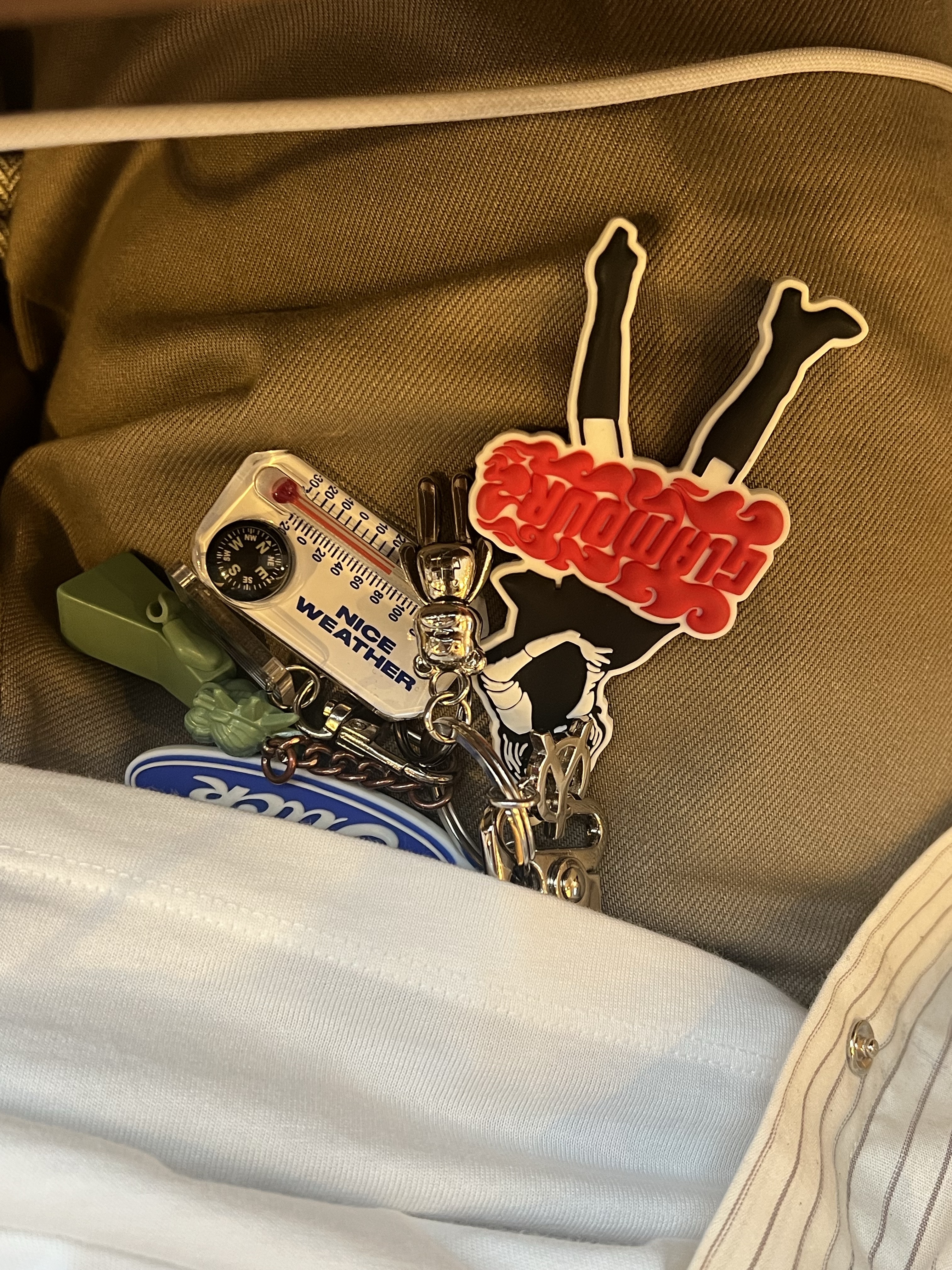 Hysteric Glamour Vixen Girl Key Holder Multi, Nike V2K Run Black Anthracite 착용 스타일 - 3