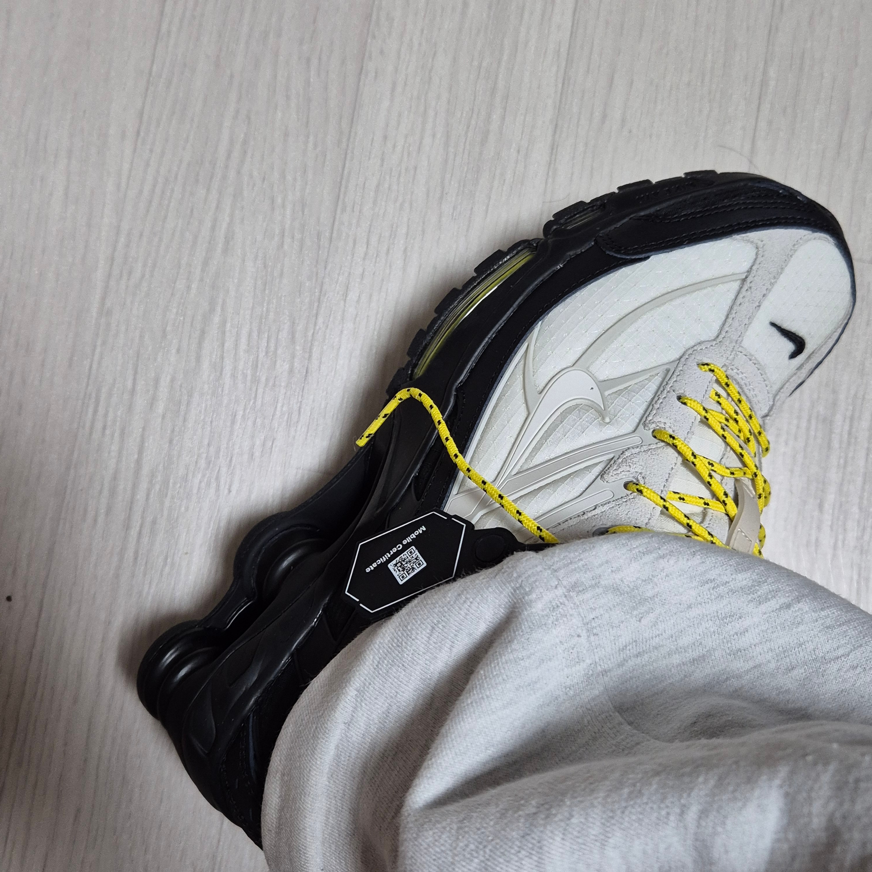 Nike Shox Ride 2 Black and Phantom 착용 스타일 - 3