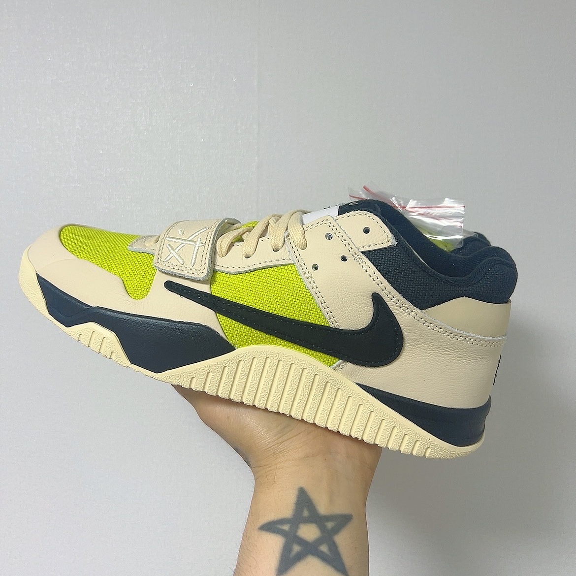 Jordan x Travis Scott Jumpman Jack TR Bright Cactus 착용 스타일