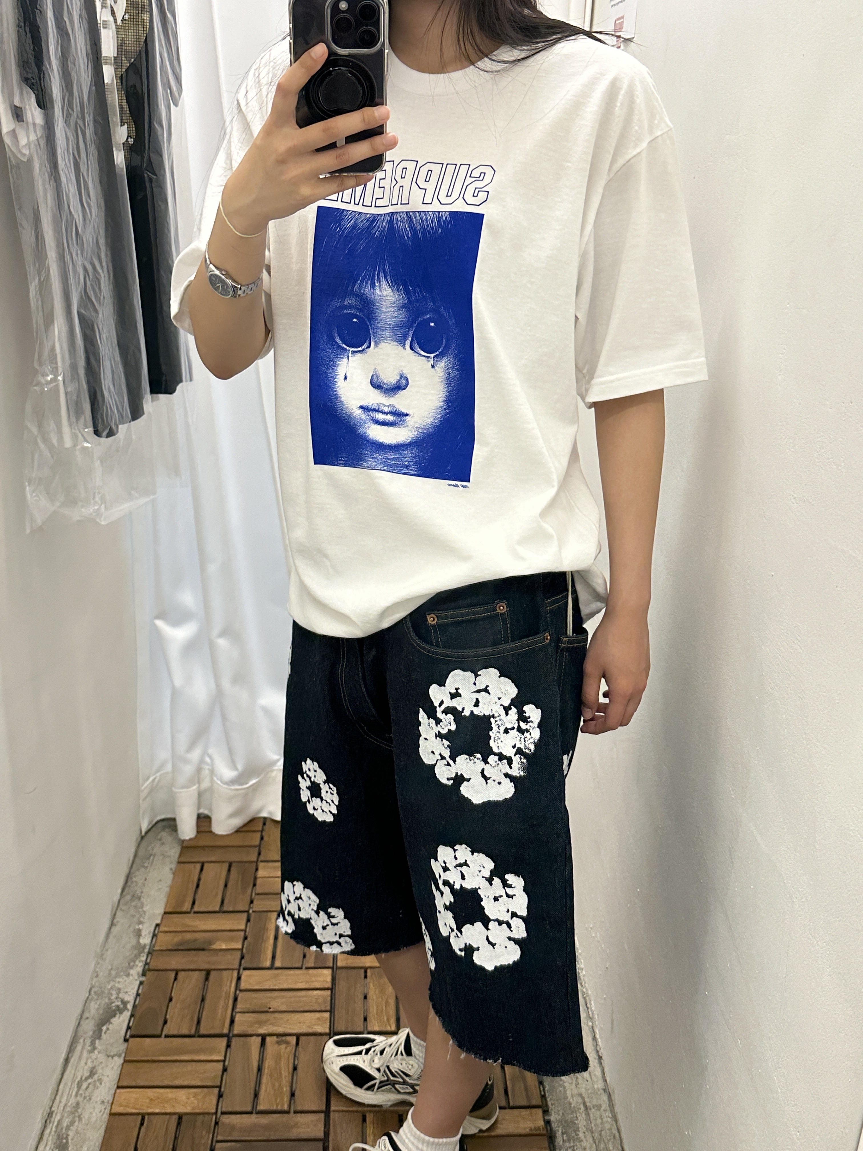 Supreme x Margaret Keane Teardrop T-Shirt White - 24SS, Palace x Oakley T-Shirt White - 23SS 착용 스타일 - 1