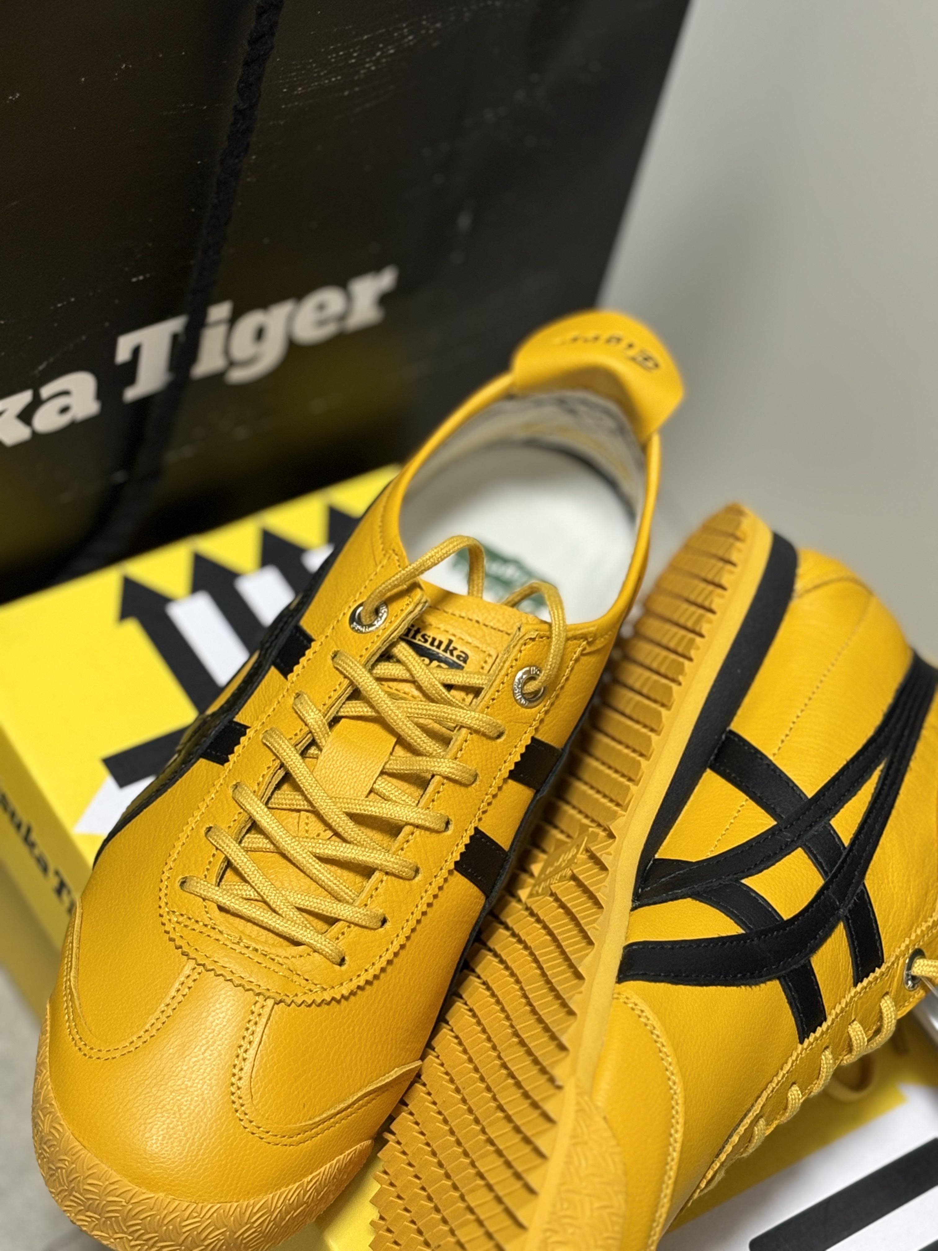 Onitsuka Tiger Mexico 66 SD Yellow Black 착용 스타일 - 2