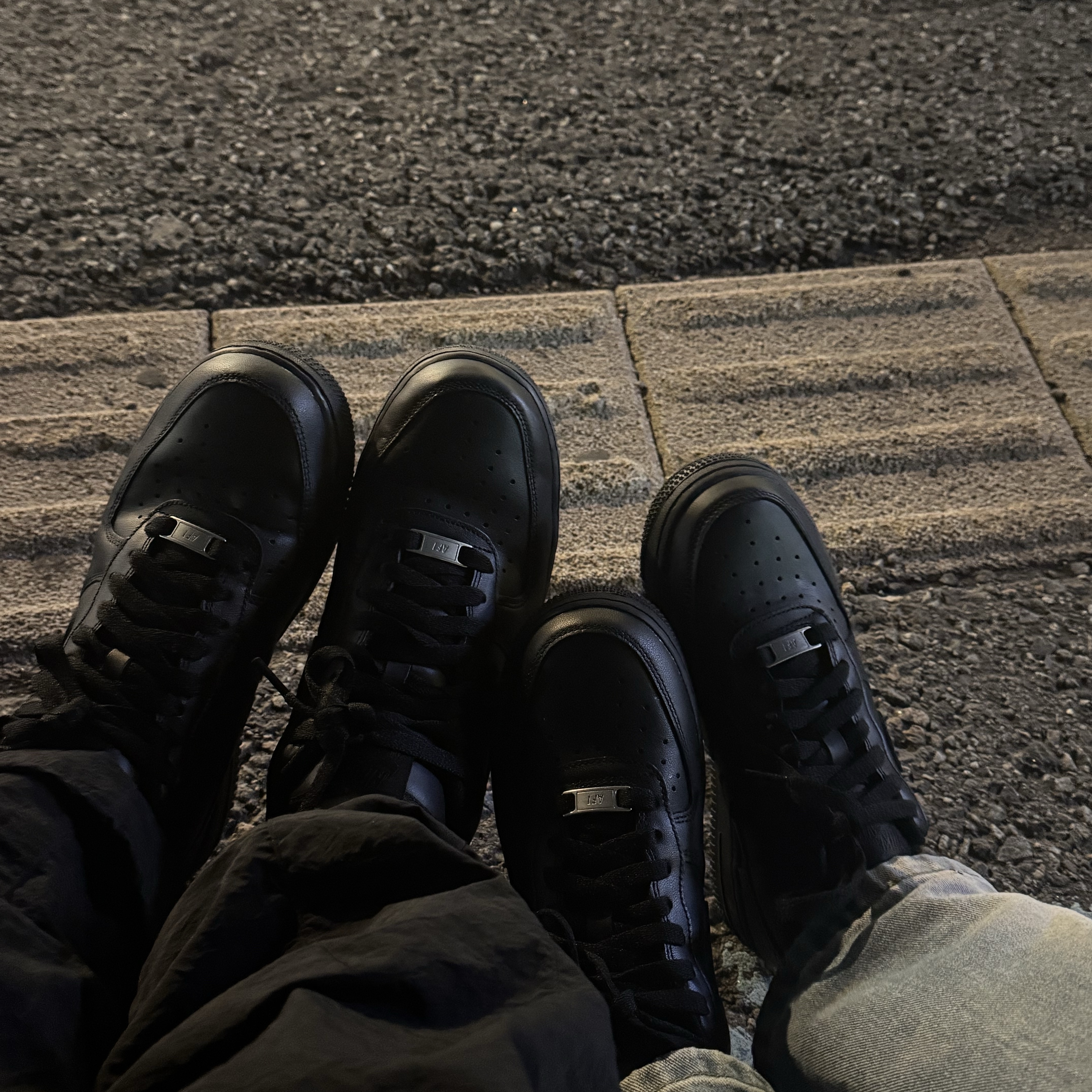 Nike Air Force 1 '07 Low Triple Black 착용 스타일