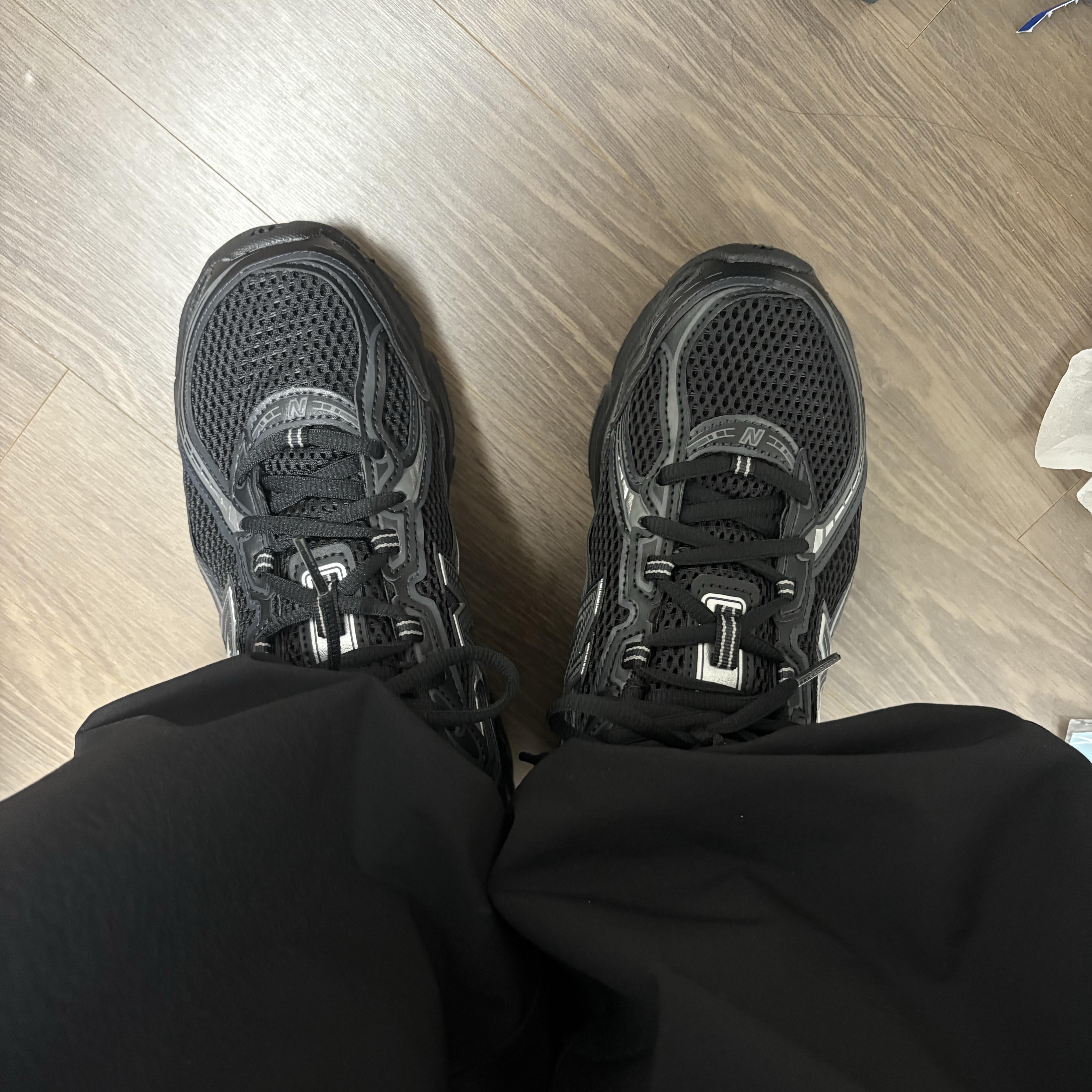 New Balance 740v2 Black Silver Metallic 착용 스타일 - 1