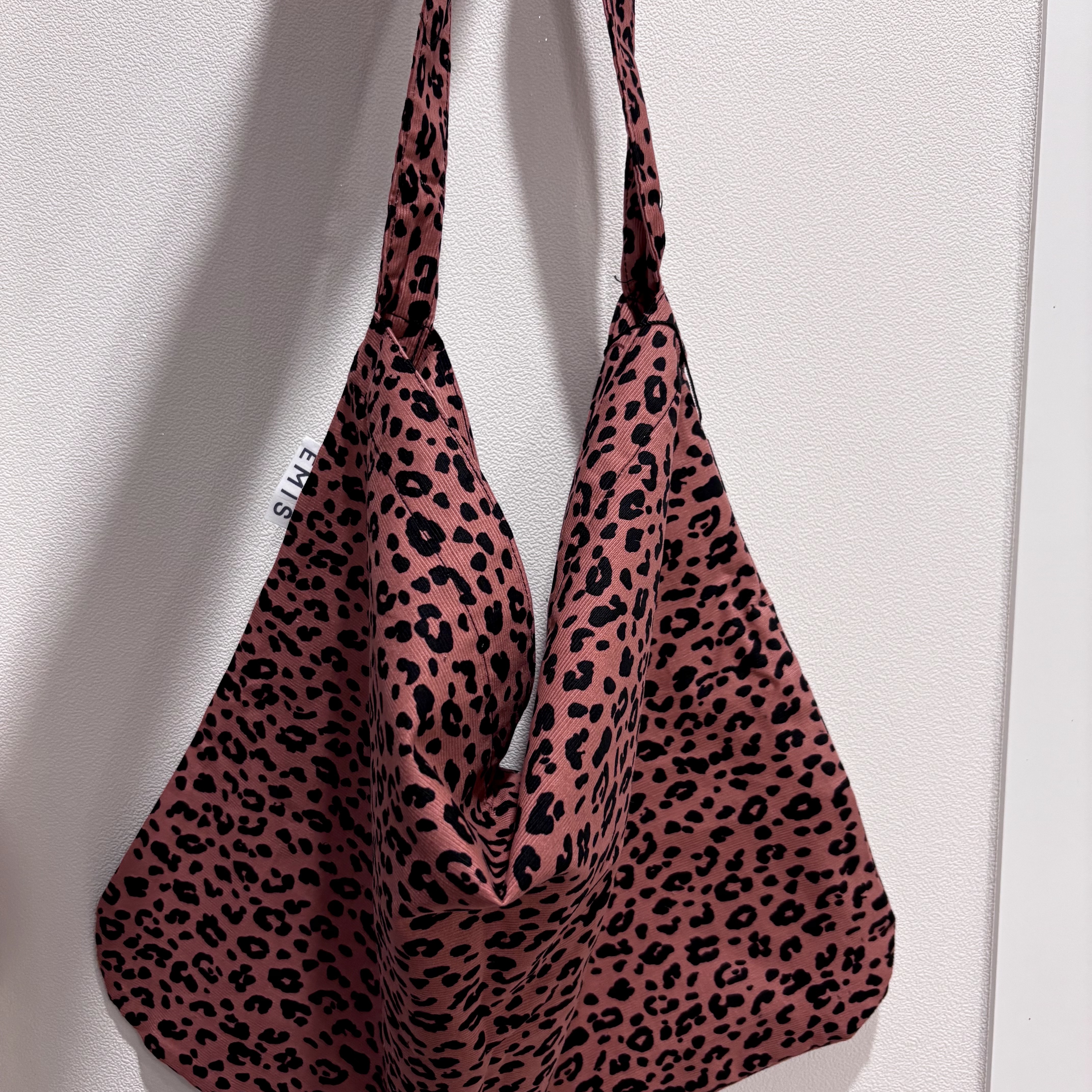 Emis 22Y Leopard Corduroy Eco Bag Pink 착용 스타일
