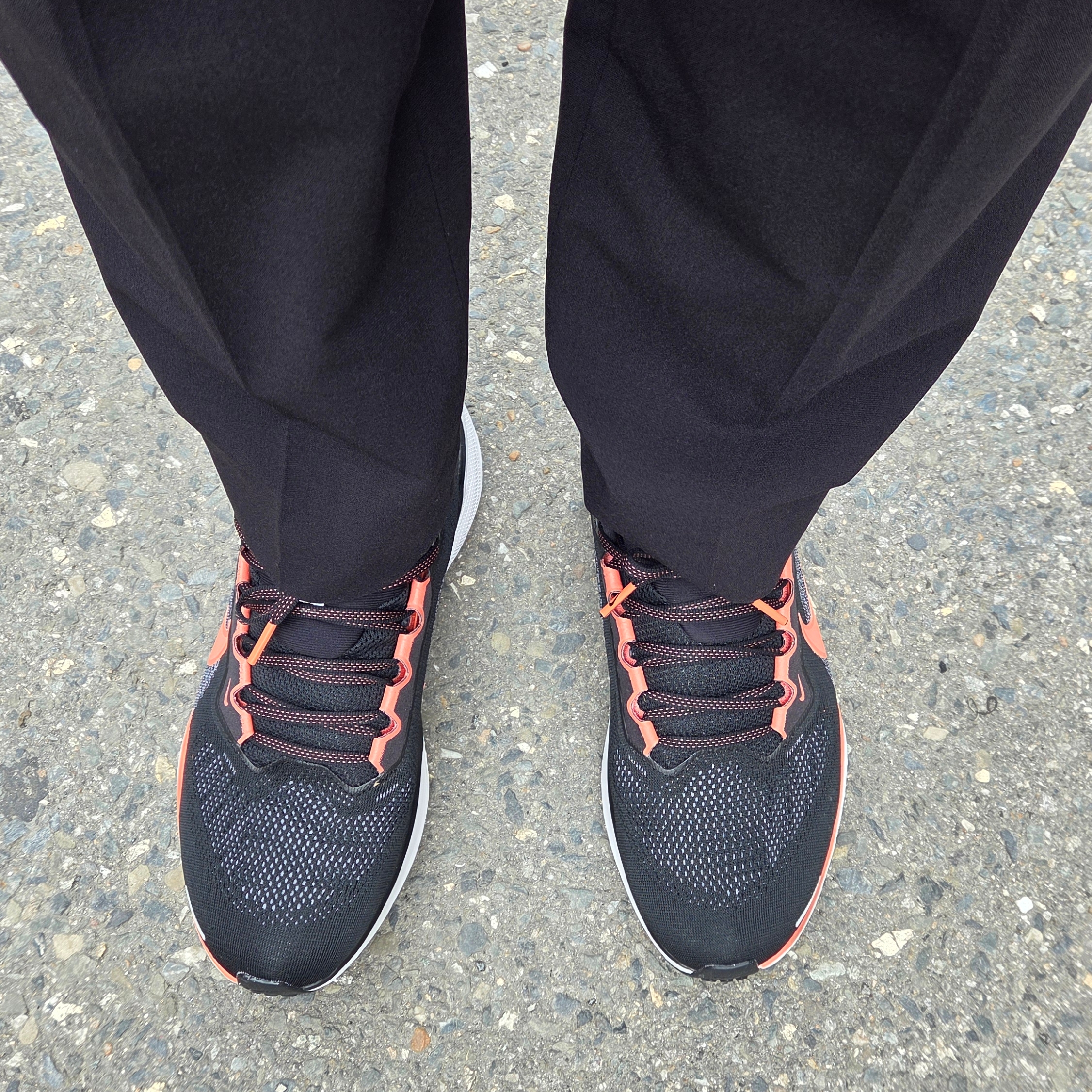 Nike Air Zoom Pegasus 41 Black Wild Mango 착용 스타일 - 1
