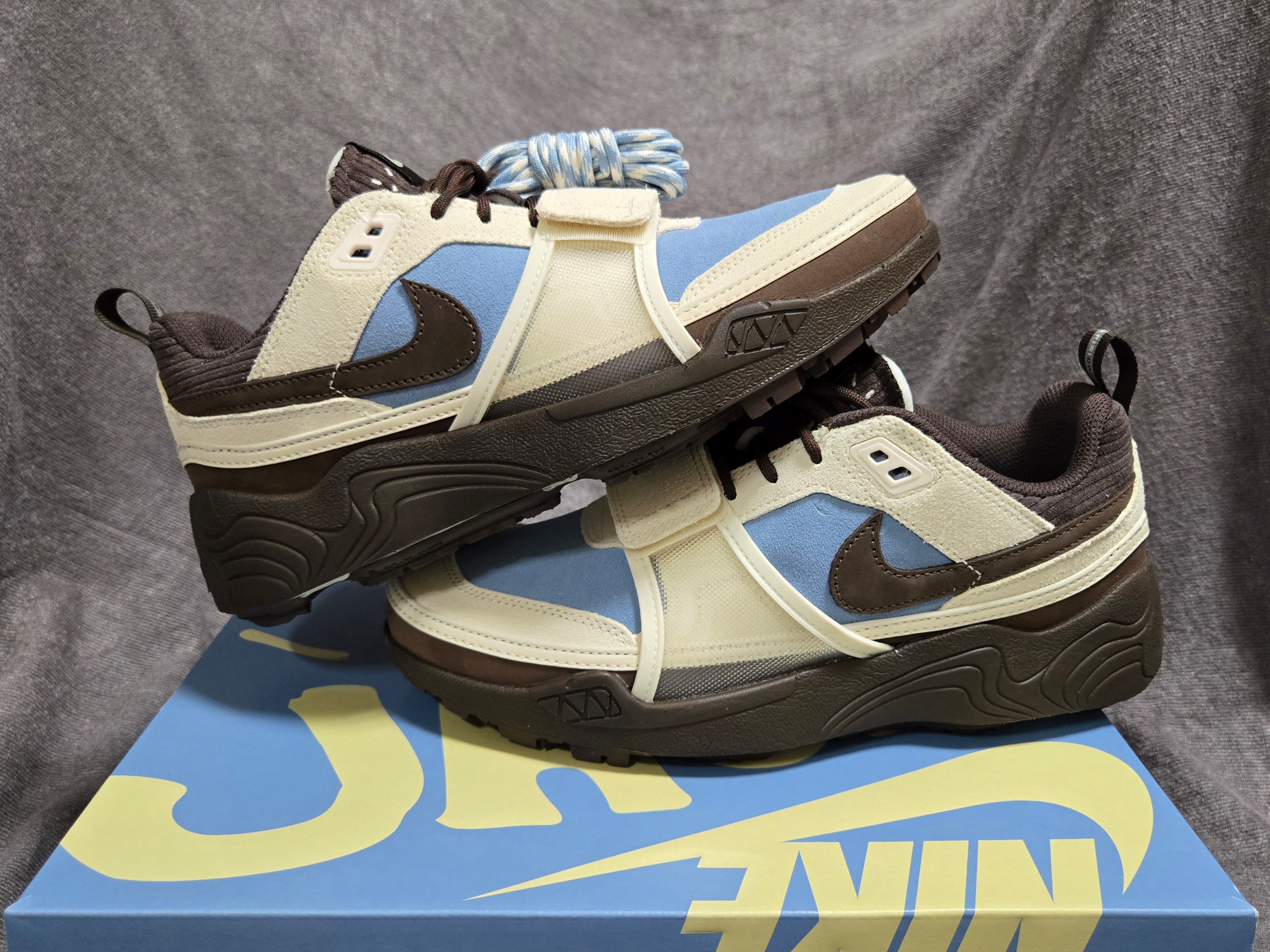 Nike x Travis Scott Zoom Field Jaxx Pale Ivory and Leche Blue 착용 스타일 - 1