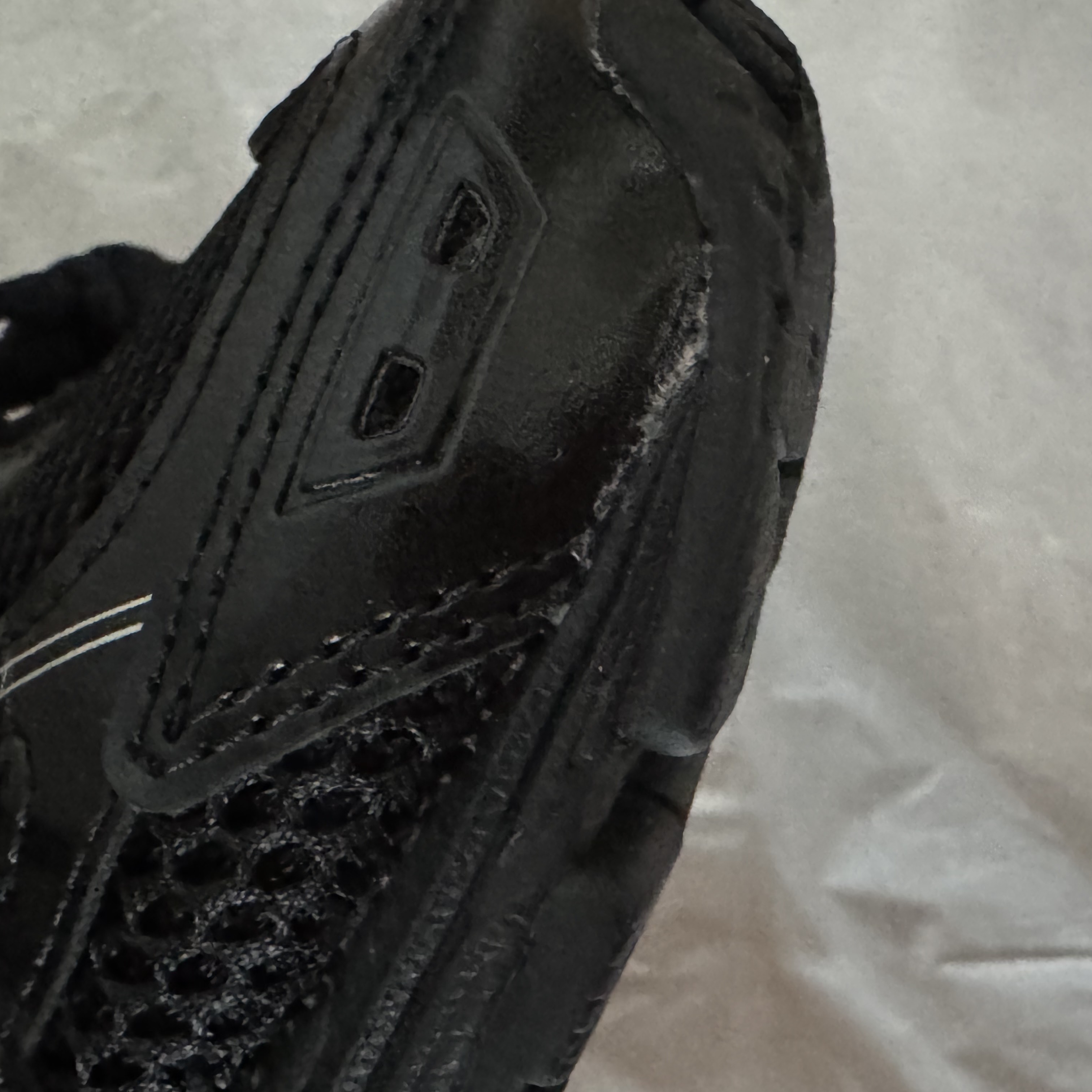 New Balance 1906R Black Silver Metallic 착용 스타일 - 2