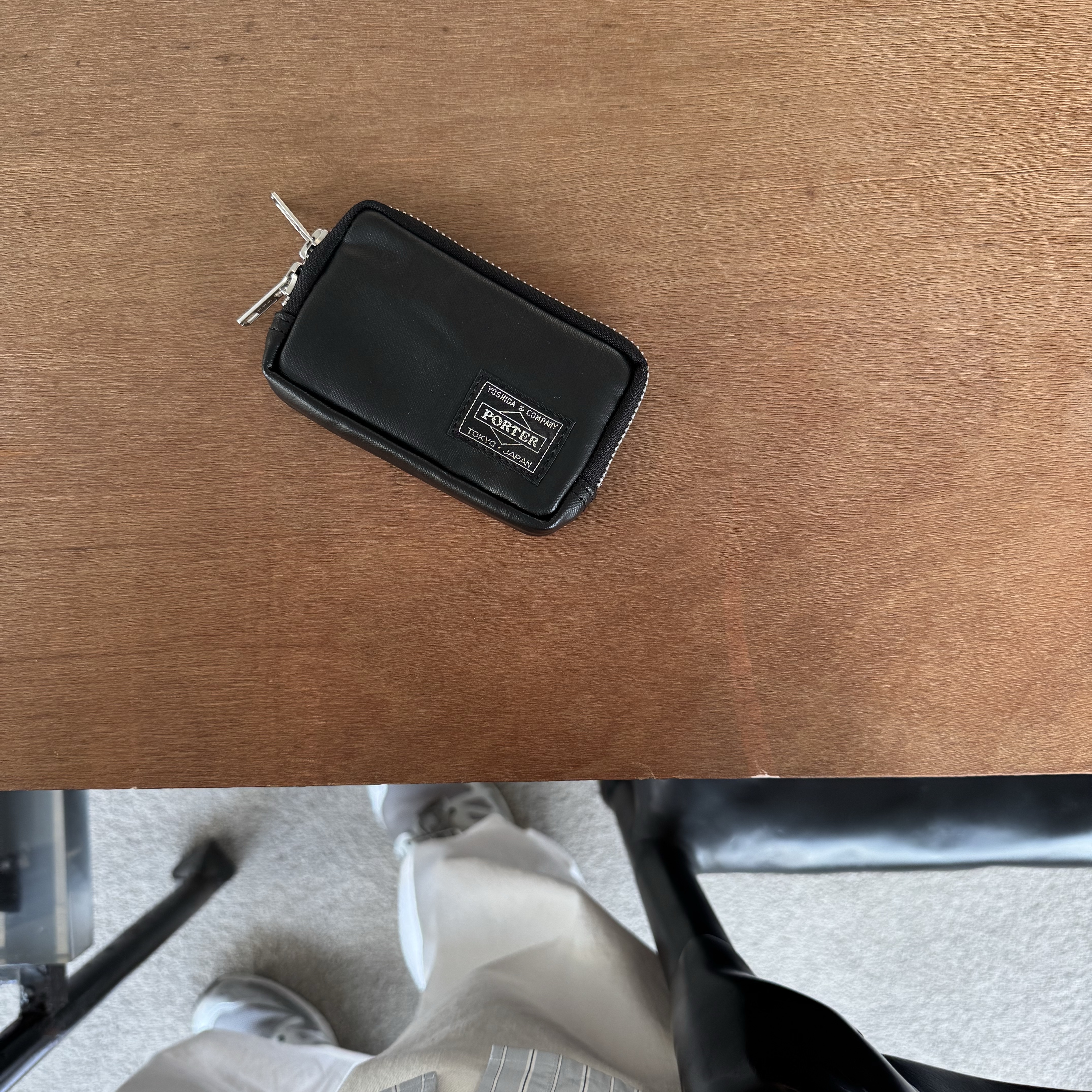 Porter Freestyle Multi Coin Case Black 착용 스타일
