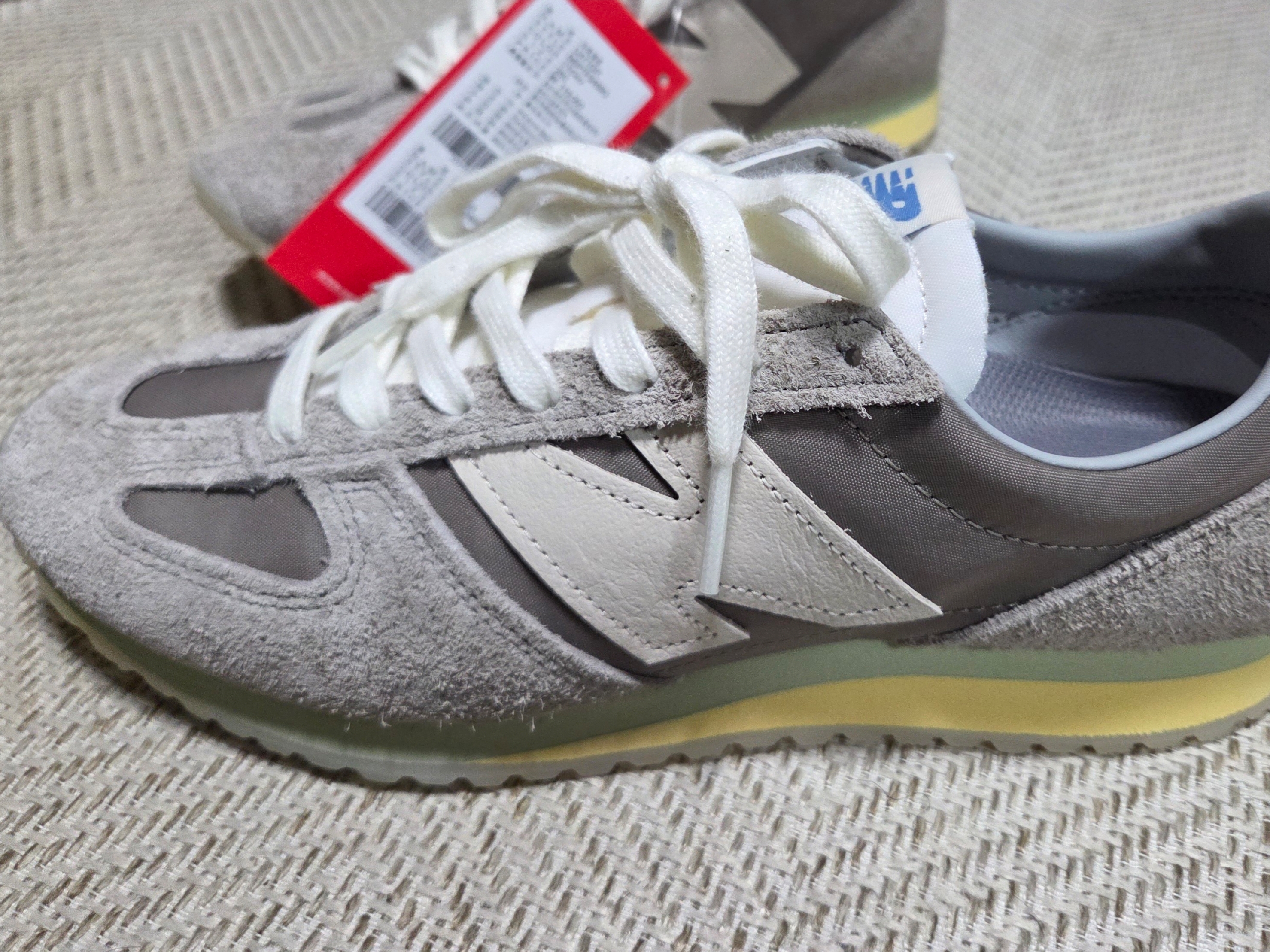 New Balance 471 Arid Stone Raincloud 착용 스타일