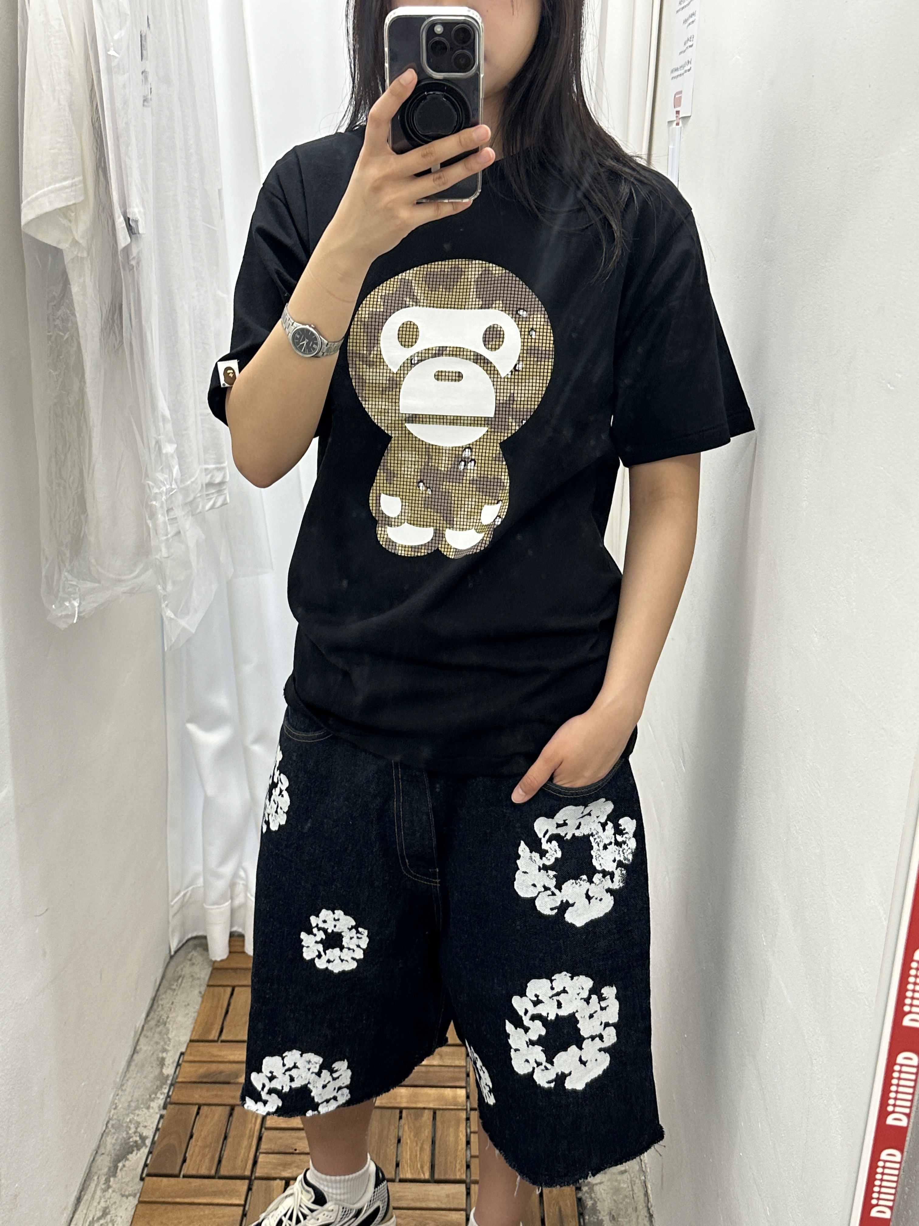 Supreme x Margaret Keane Teardrop T-Shirt White - 24SS, Palace x Oakley T-Shirt White - 23SS 착용 스타일 - 2