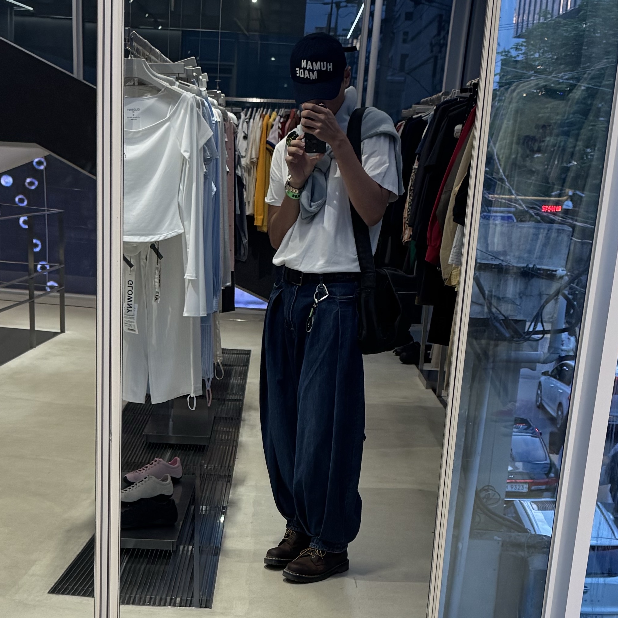 Stussy x Levi's Embossed Leather Belt Black, Zara x Ader Error Wide Leg Jeans Blue 착용 스타일 - 2
