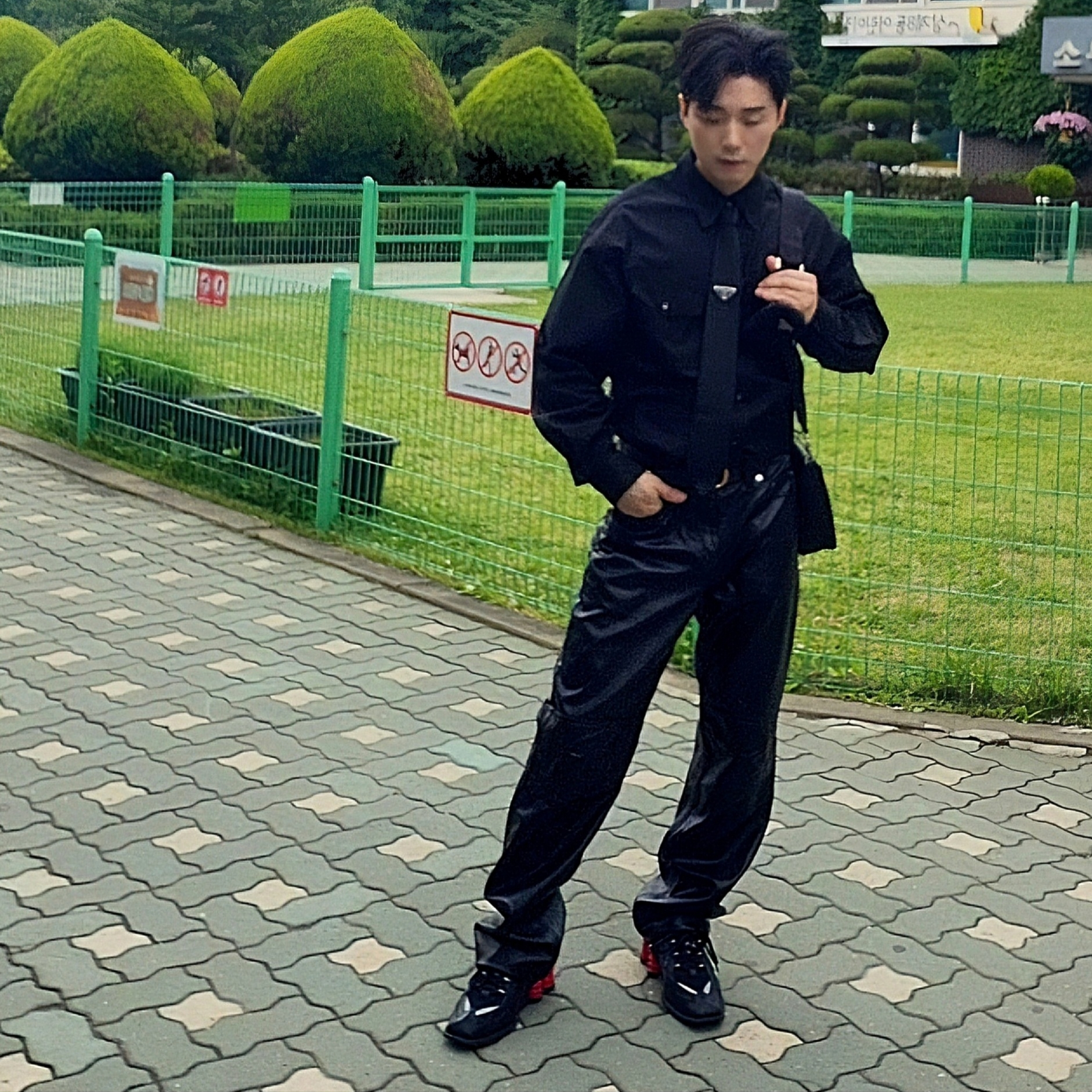 Nike x Martine Rose Shox MR4 Black 착용 스타일
