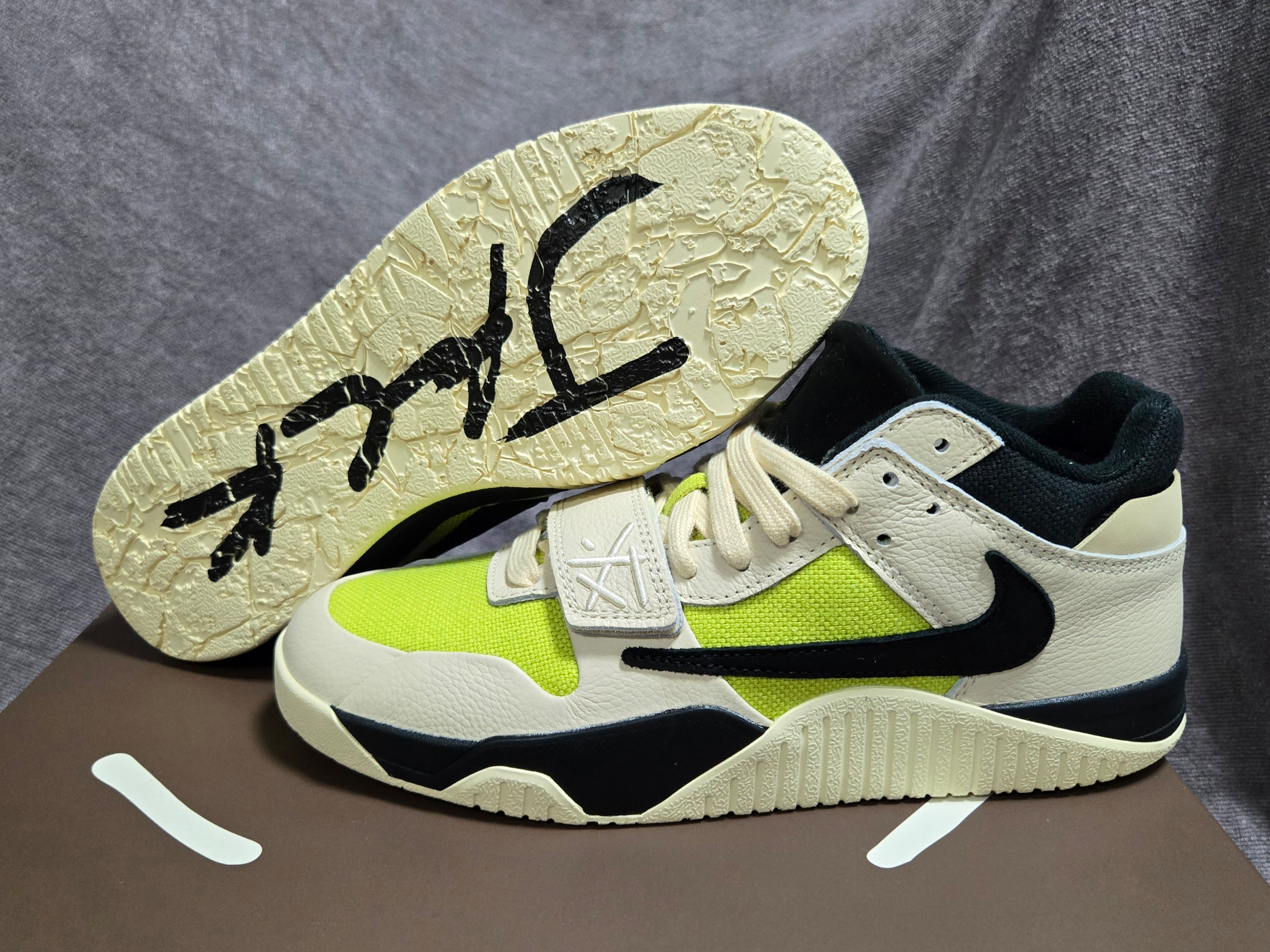Jordan x Travis Scott Jumpman Jack TR Bright Cactus, Nike x Travis Scott Zoom Field Jaxx Pale Ivory and Leche Blue 착용 스타일 - 2