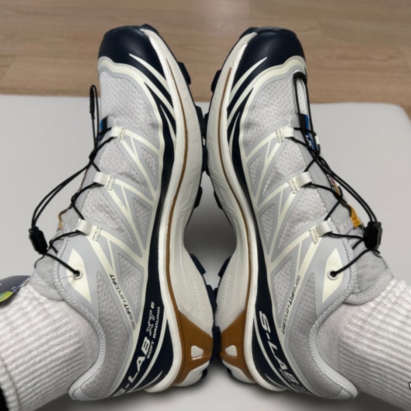 Salomon XT-6 Lunar Rock Dark Sapphire 착용 스타일