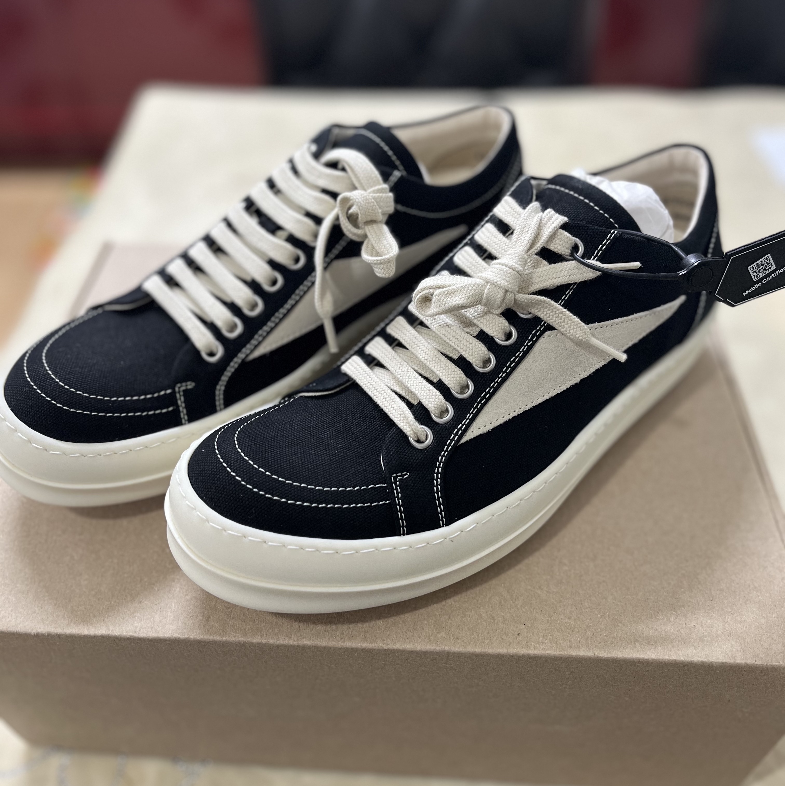 Rick Owens Drkshdw Vintage Sneakers Black Milk 착용 스타일