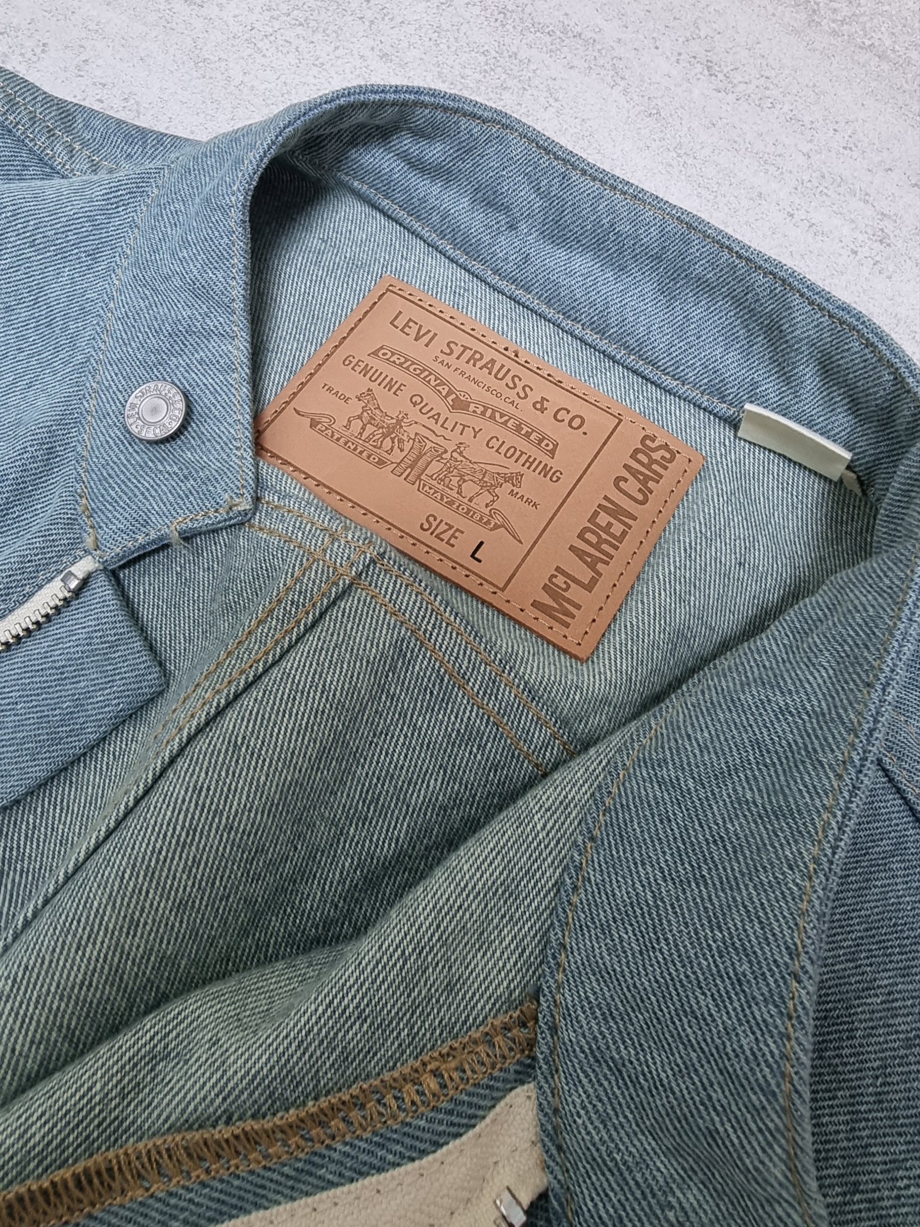 Levi’s x McLaren Racing Suit Light Indigo, Converse x Drkshdw Turbowpn Black Cream 착용 스타일 - 4