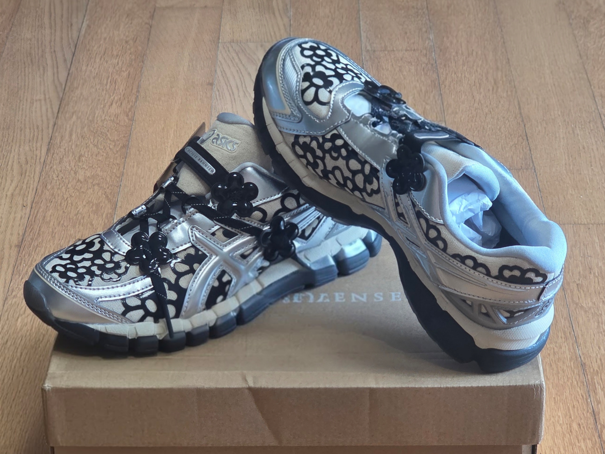 Asics x Cecilie Bahnsen Gel-Kayano 20 Vanilla Pure Silver 착용 스타일 - 1