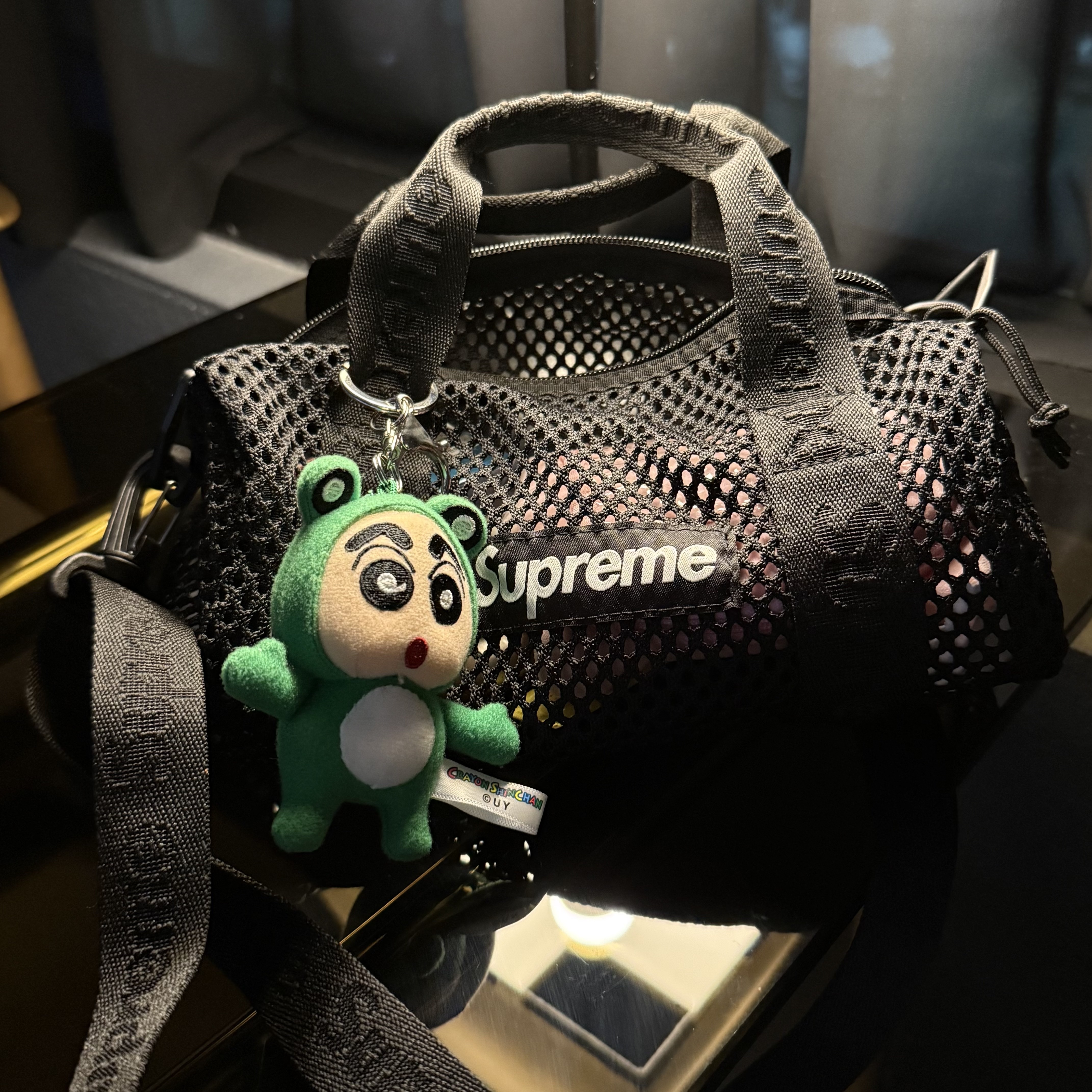 Supreme Mesh Mini Duffle Bag Black - 25SS 착용 스타일