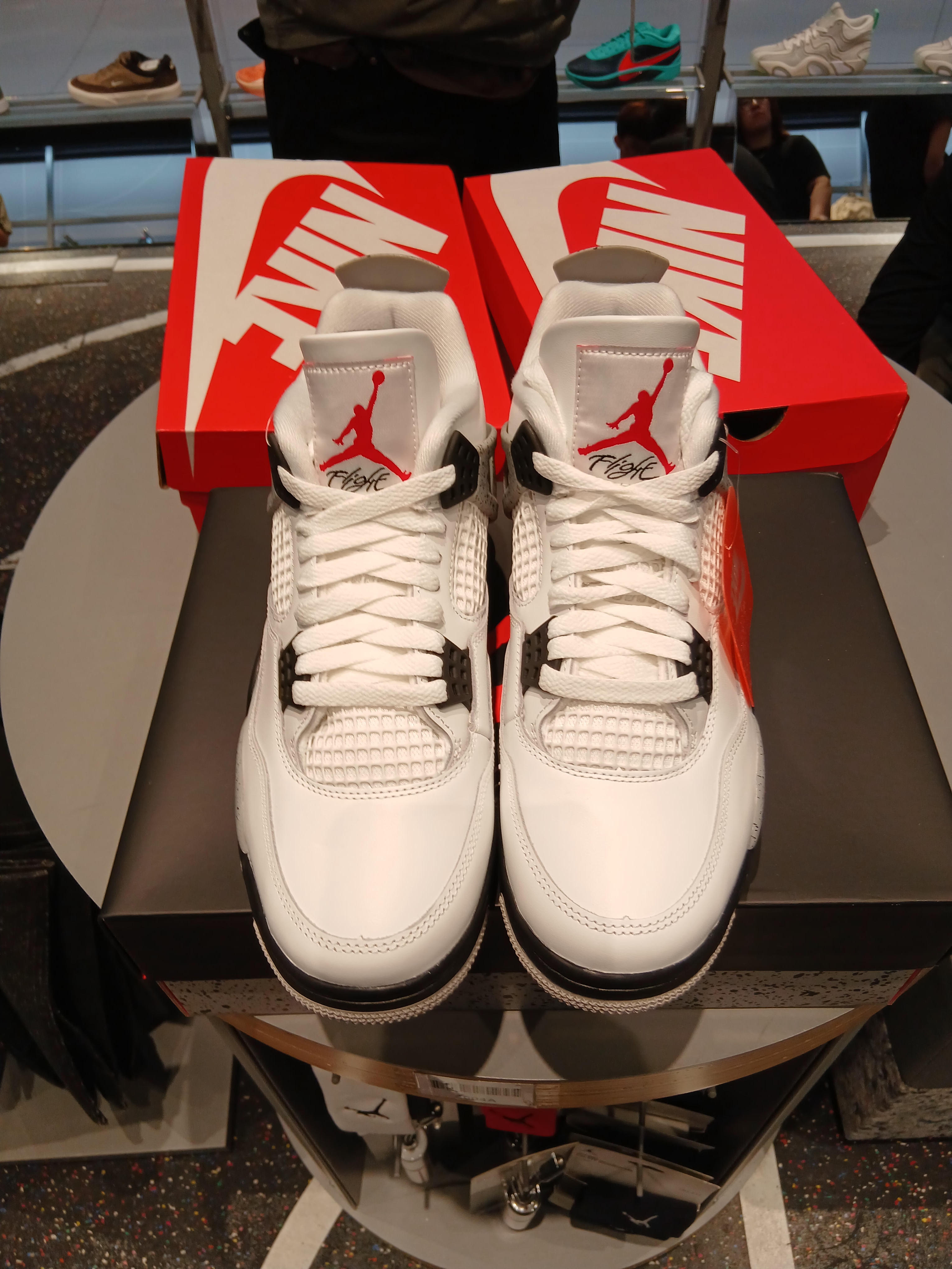 Jordan 4 Retro OG White Cement 2025 착용 스타일 - 1