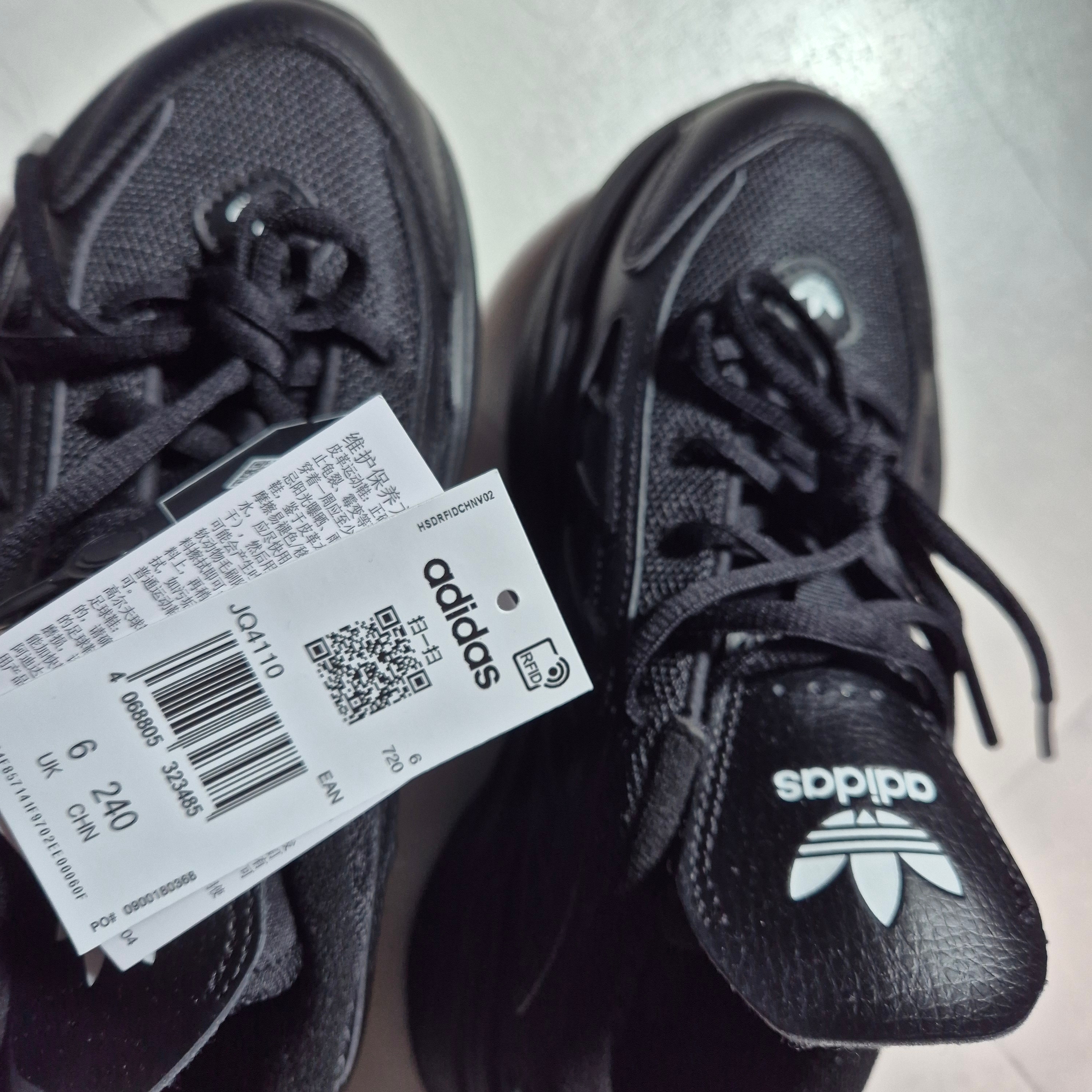 (W) Adidas Ozgaia Triple Black 착용 스타일