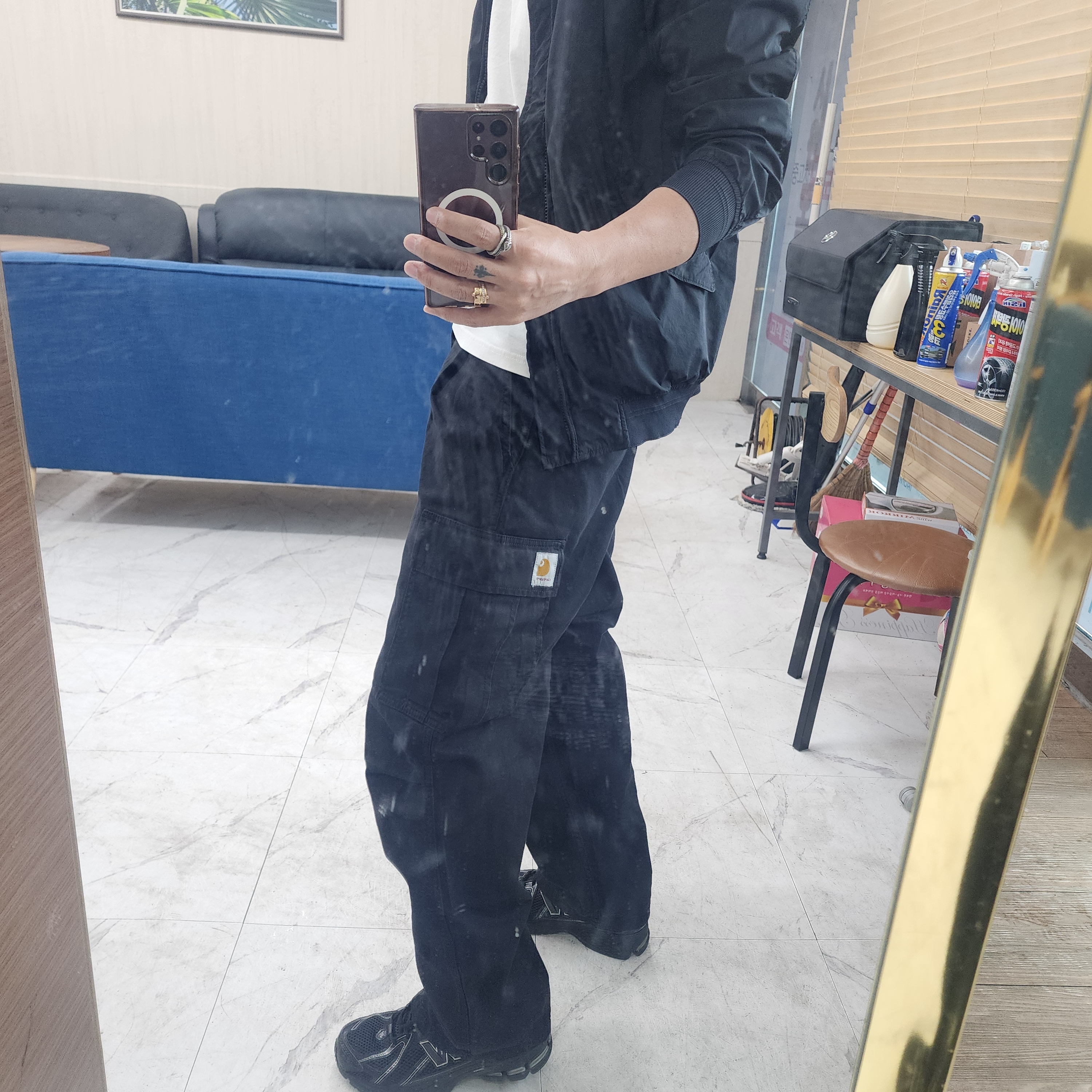 Carhartt WIP Cole Cargo Pants Black Garment Dyed, C.P. Company Nycra-R Bomber Jacket Black - 22SS 착용 스타일 - 1
