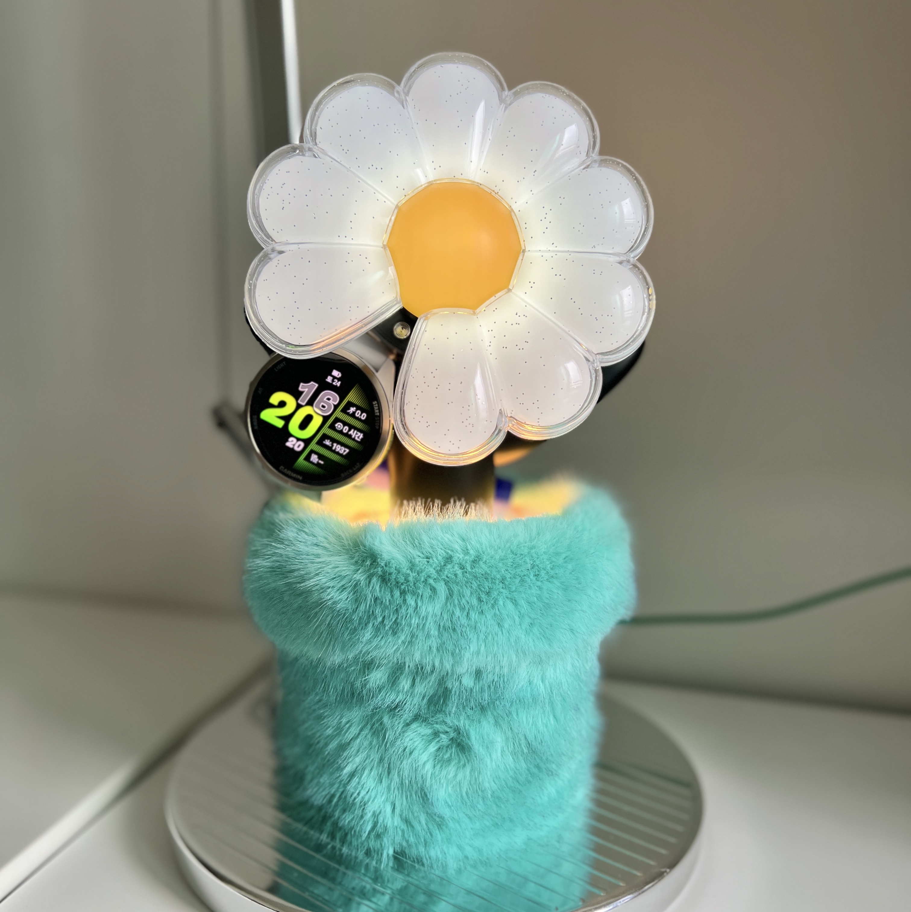 G-DRAGON Ubermensch Official Light Stick, G-DRAGON Ubermensch Light Stick Cradle Cover Mint 착용 스타일